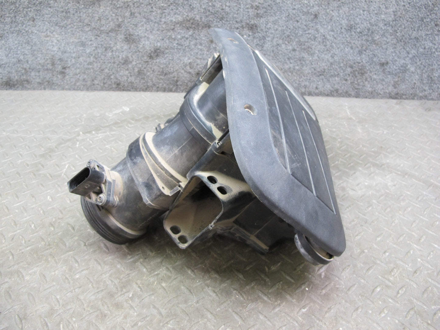 03-12 Bentley Continental 6.0L Right Air Cleaner Filter Intake Box w Sensor