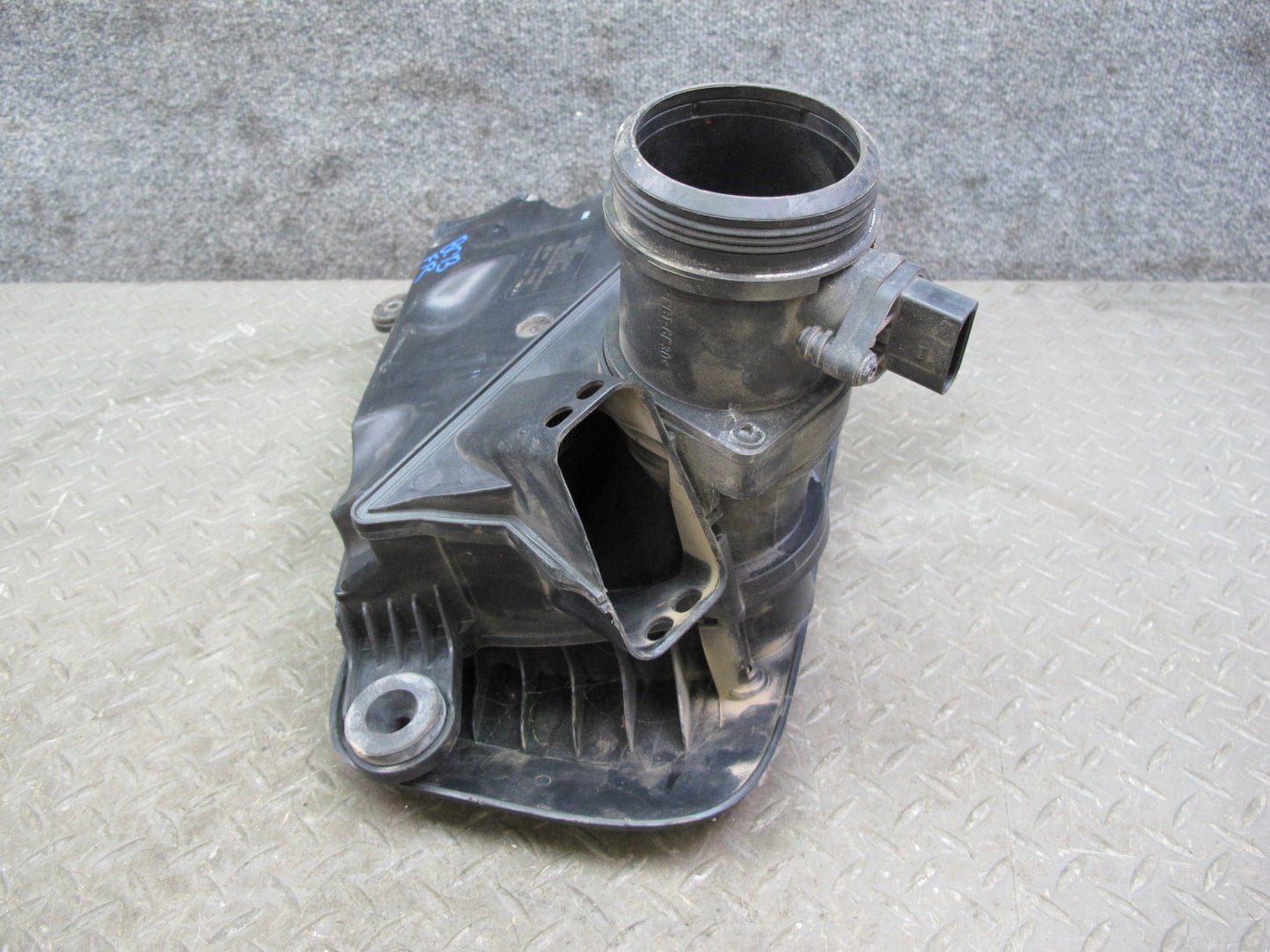 03-12 Bentley Continental 6.0L Right Air Cleaner Filter Intake Box w Sensor