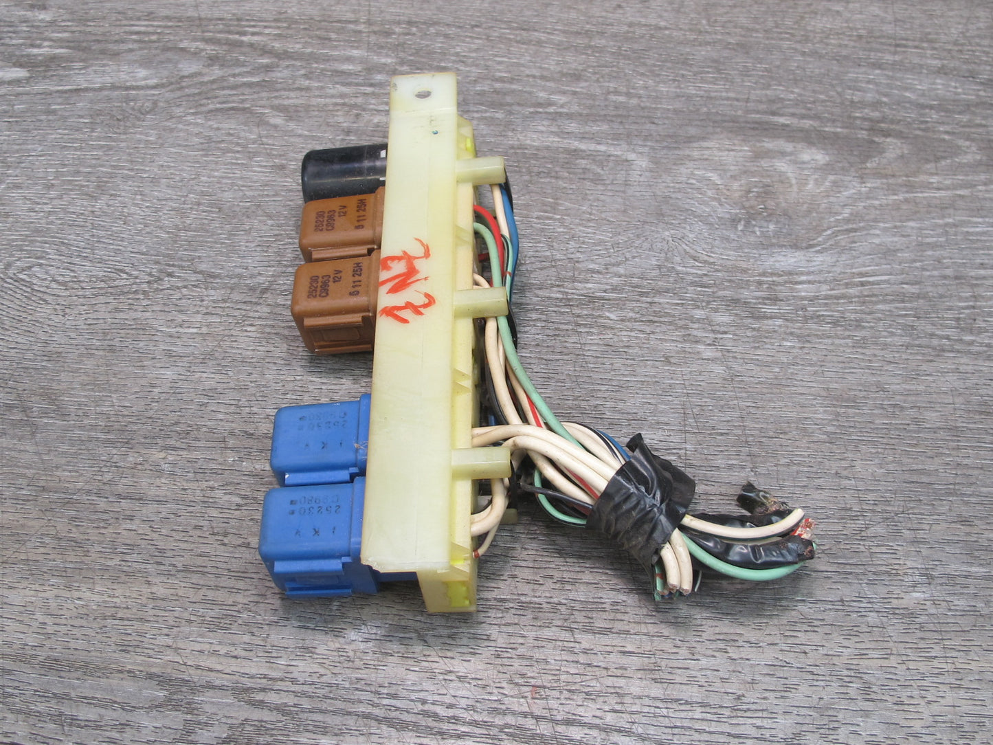 84-86 Nissan Z31 300ZX 2+0 Turbo Interior Relay Holder w Relay Set OEM