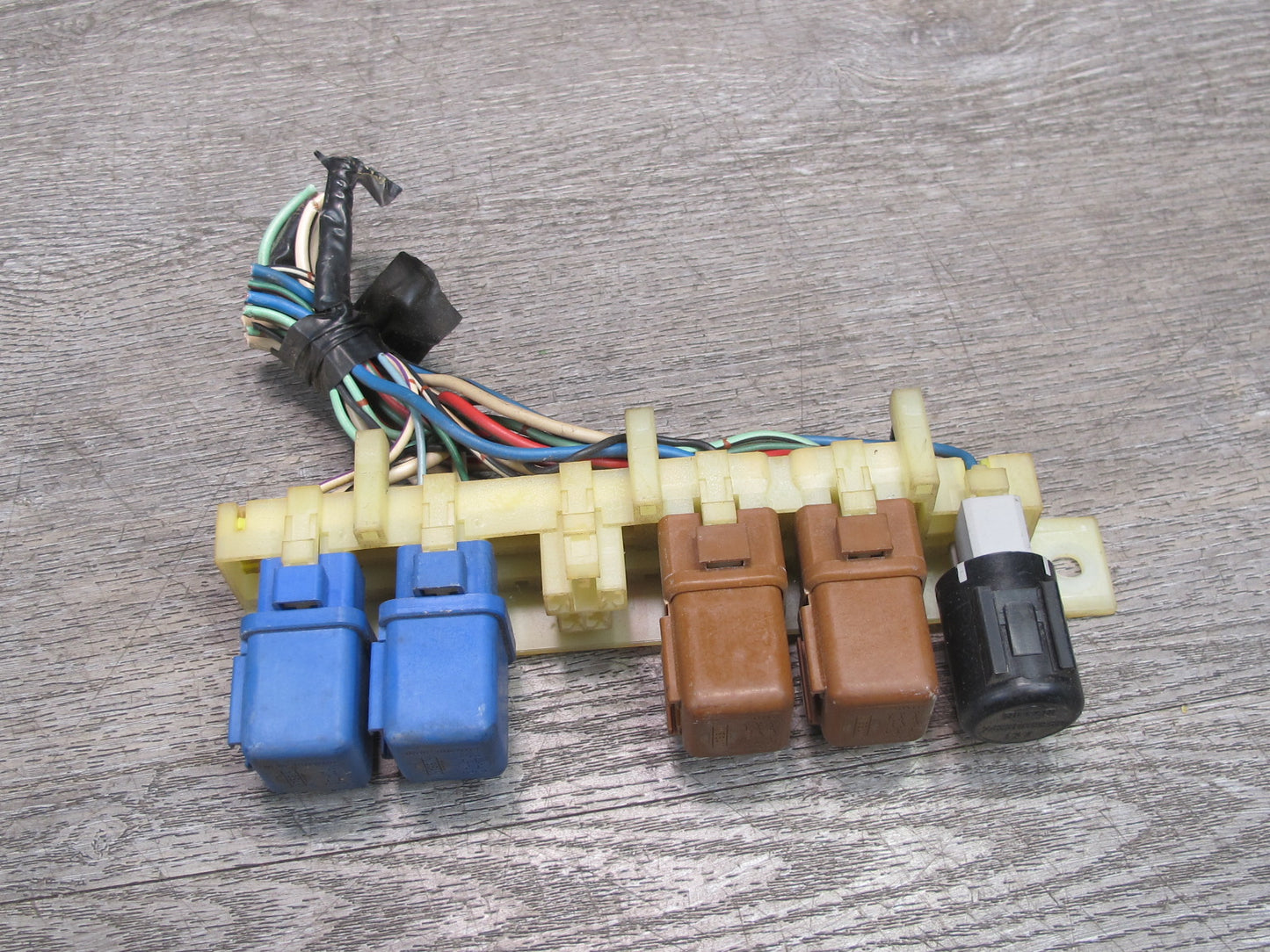 84-86 Nissan Z31 300ZX 2+0 Turbo Interior Relay Holder w Relay Set OEM