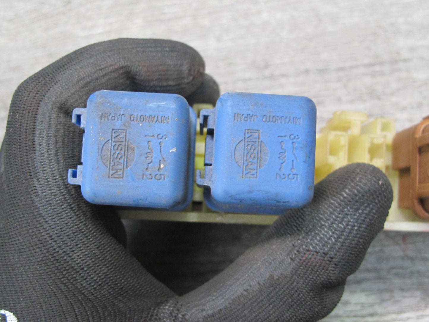 84-86 Nissan Z31 300ZX 2+0 Turbo Interior Relay Holder w Relay Set OEM