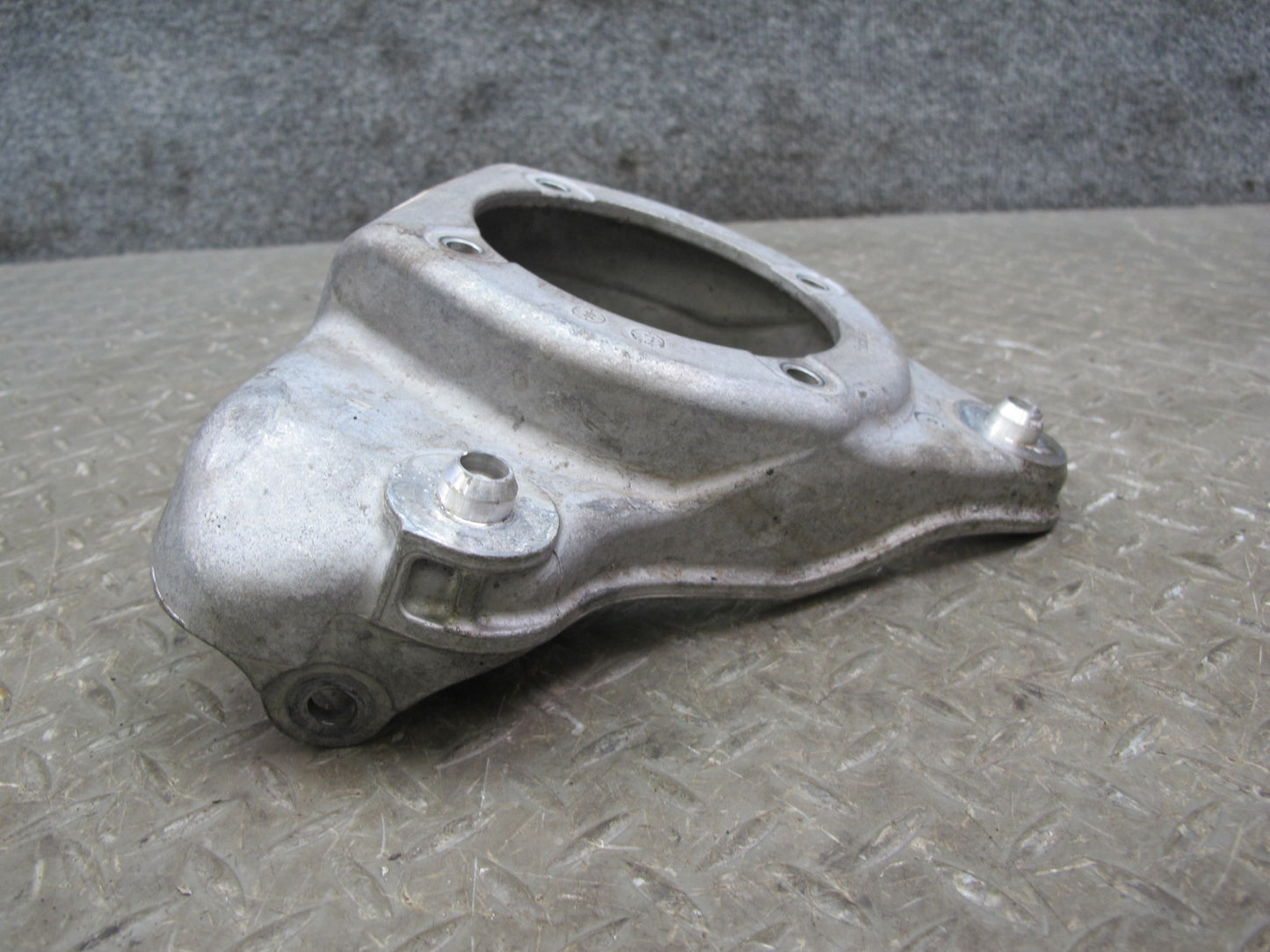 03-10 Bentley Continental GTC GT Flying Spur Front Strut Shock Mount Support