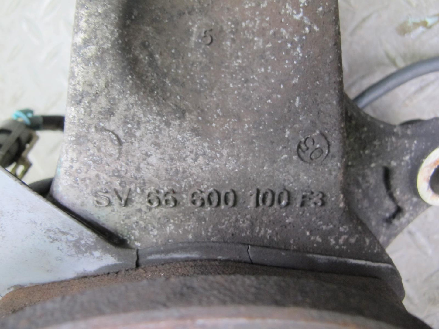 97-04 Chevrolet Corvette C5 Front Left Spindle Knuckle Wheel Hub Bearing OEM