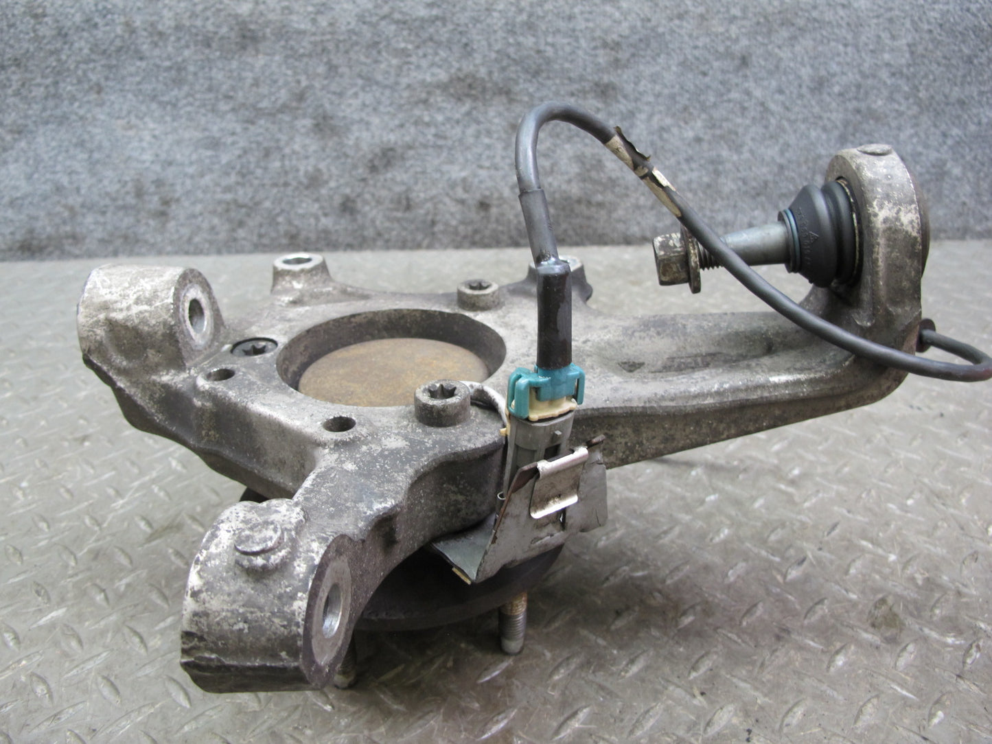 97-04 Chevrolet Corvette C5 Front Left Spindle Knuckle Wheel Hub Bearing OEM