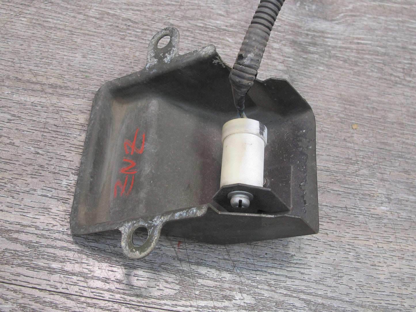 85-86 Nissan 300ZX Z31 Outside Ambient Temperature Sensor 27710-01P02 OEM
