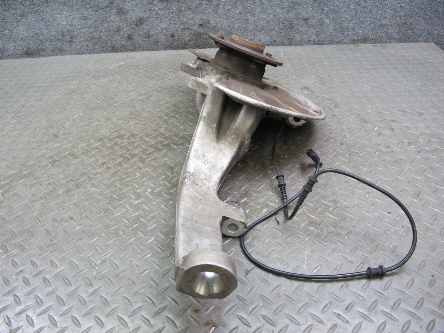 2012-2019 Mercedes W166 ML GLE Front Left Spindle Knuckle Wheel Hub Bearing