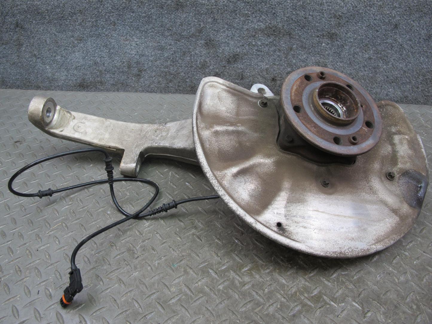 2012-2019 Mercedes W166 ML GLE Front Left Spindle Knuckle Wheel Hub Bearing