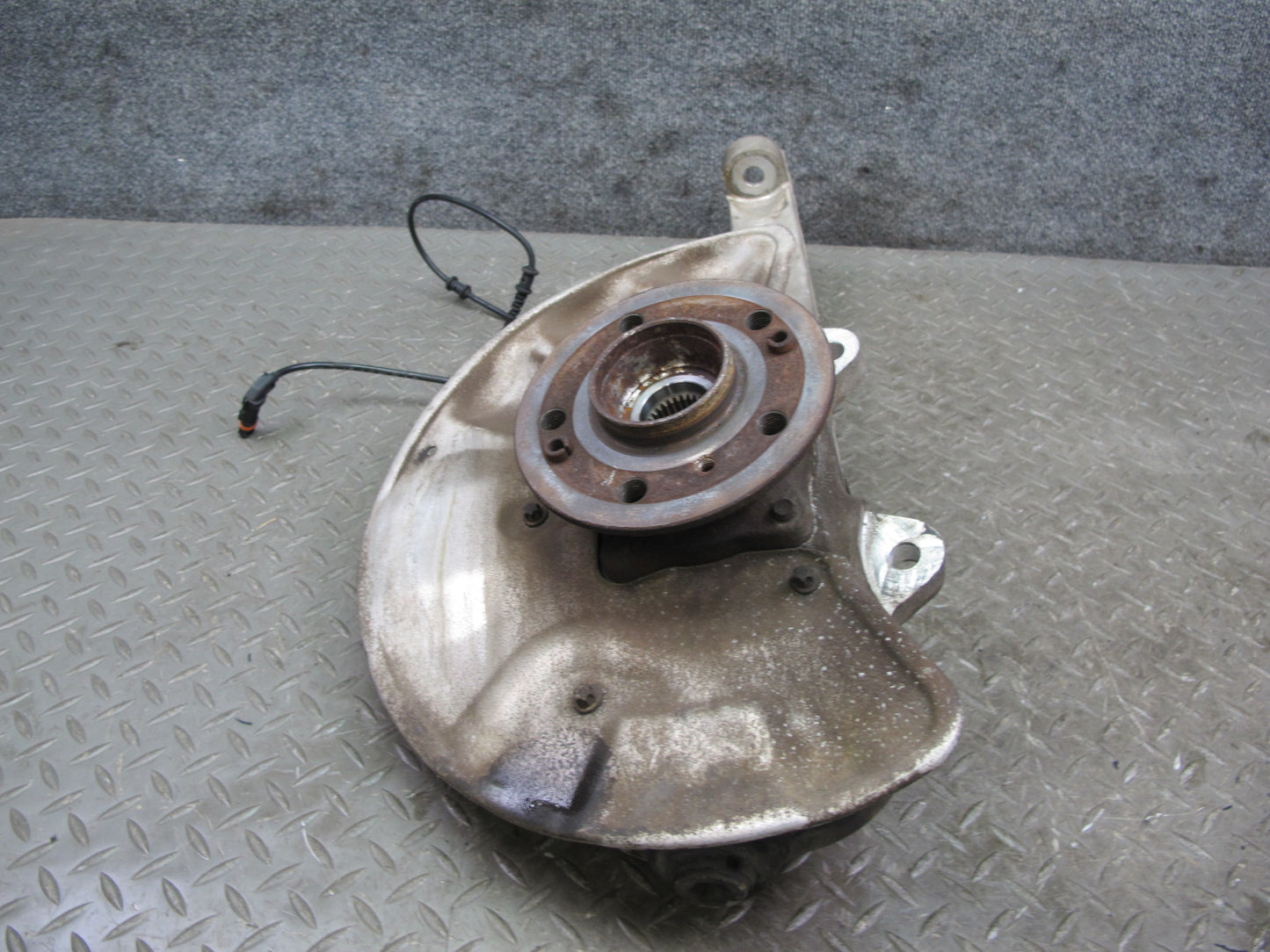 2012-2019 Mercedes W166 ML GLE Front Left Spindle Knuckle Wheel Hub Bearing