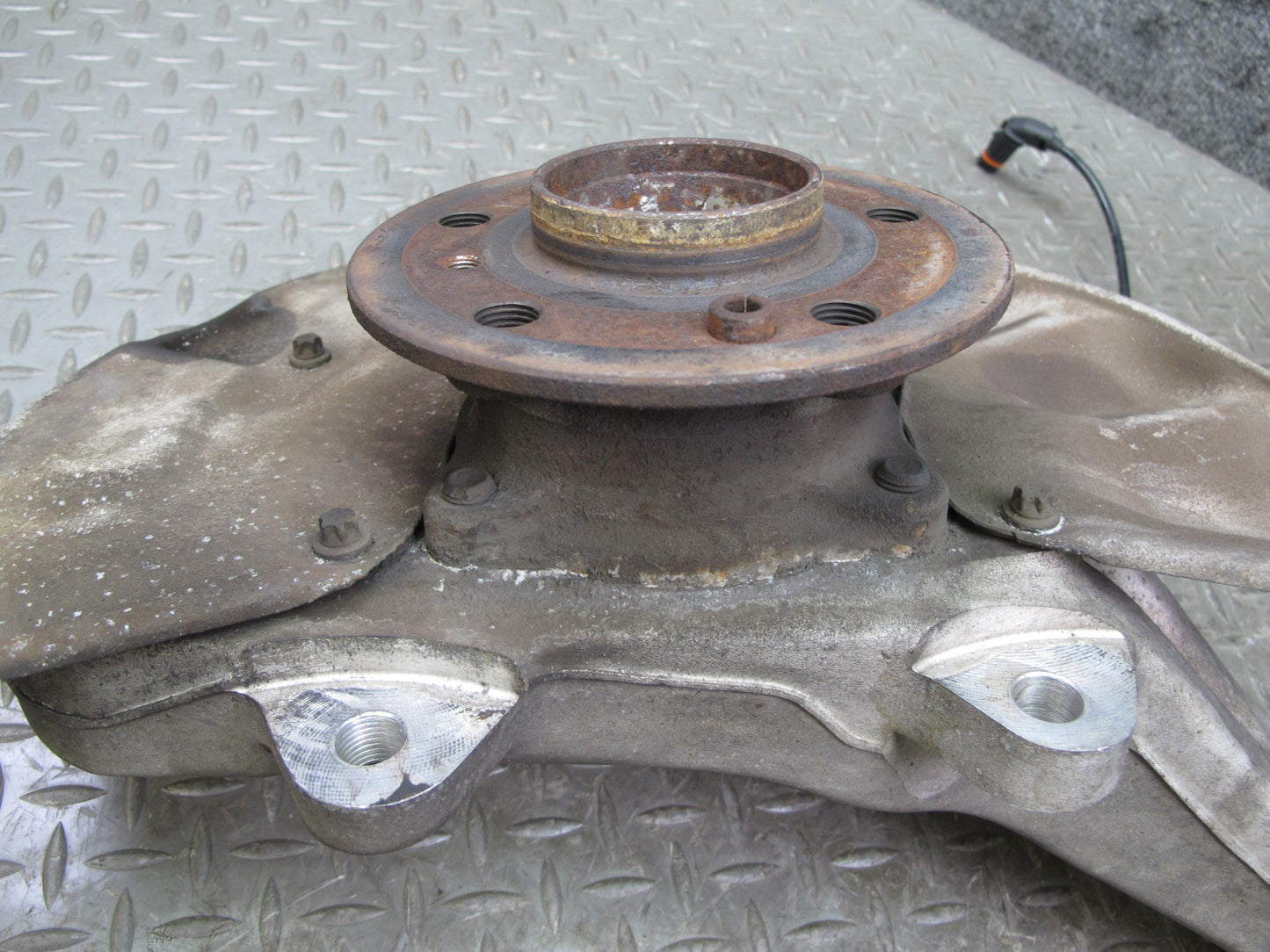 2012-2019 Mercedes W166 ML GLE Front Left Spindle Knuckle Wheel Hub Bearing