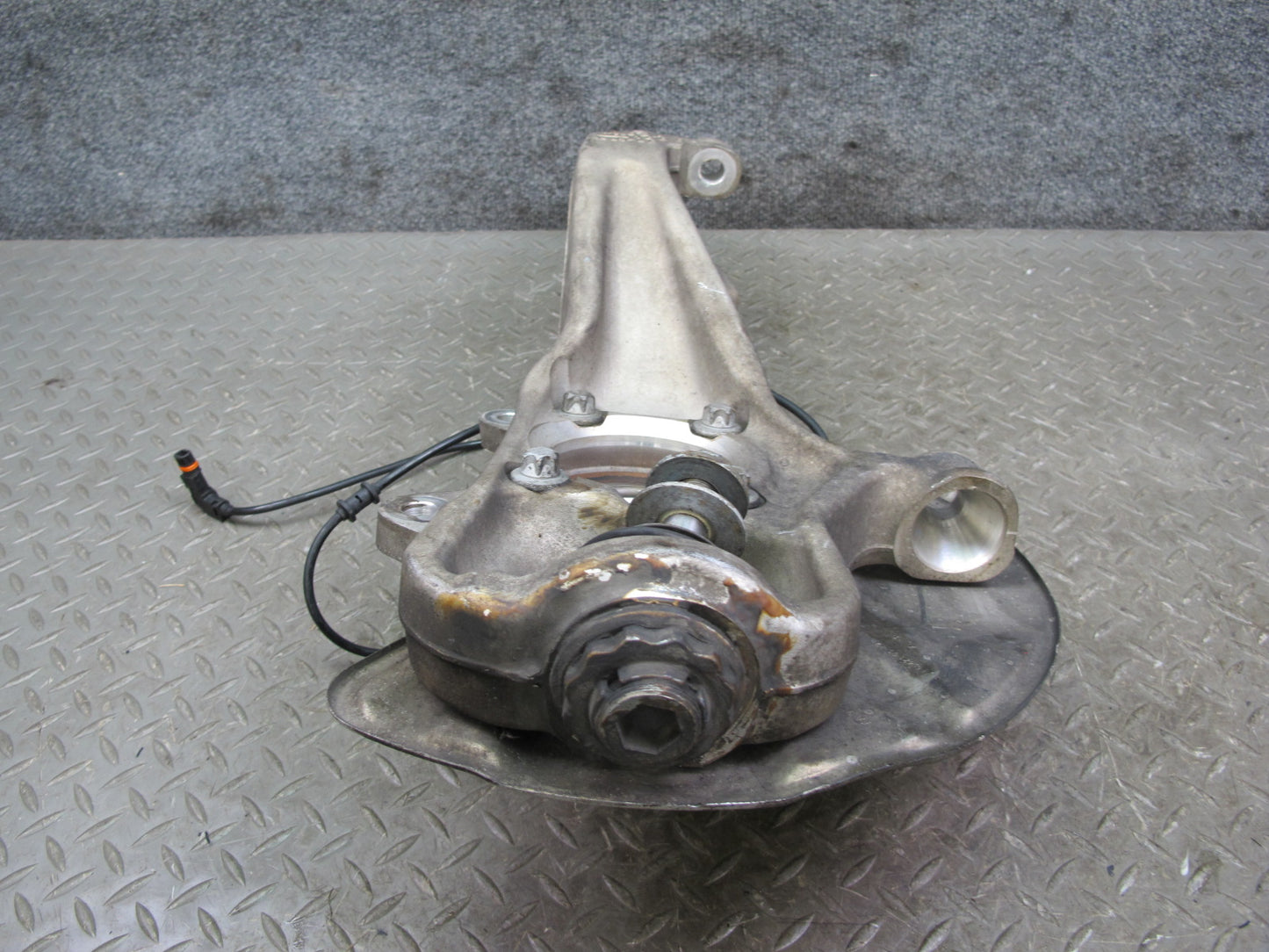2012-2019 Mercedes W166 ML GLE Front Left Spindle Knuckle Wheel Hub Bearing