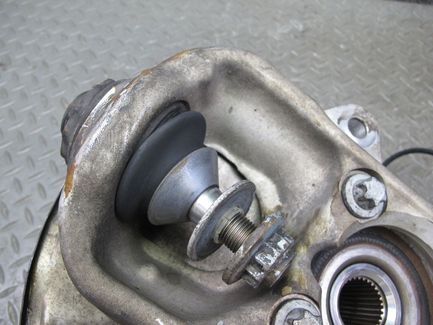 2012-2019 Mercedes W166 ML GLE Front Left Spindle Knuckle Wheel Hub Bearing