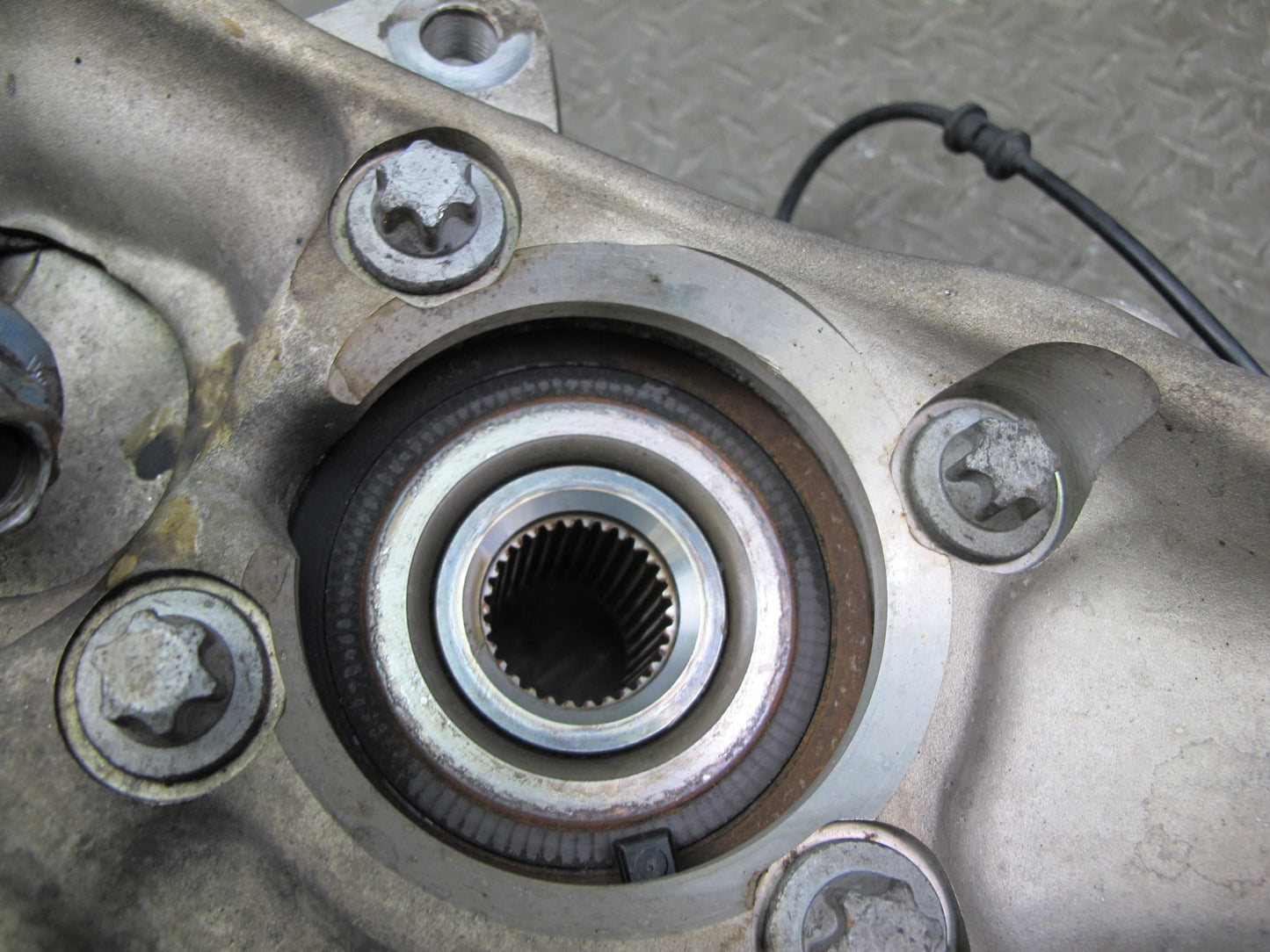 2012-2019 Mercedes W166 ML GLE Front Left Spindle Knuckle Wheel Hub Bearing