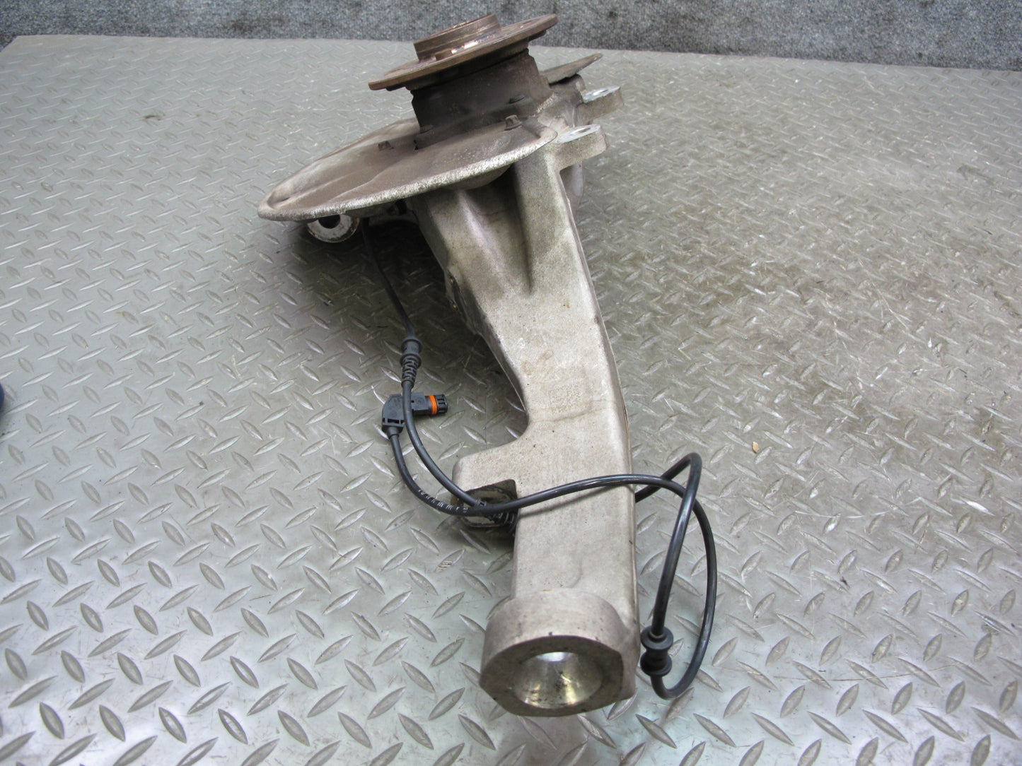 2012-2019 Mercedes W166 ML GLE Front Right Spindle Knuckle Wheel Hub Bearing