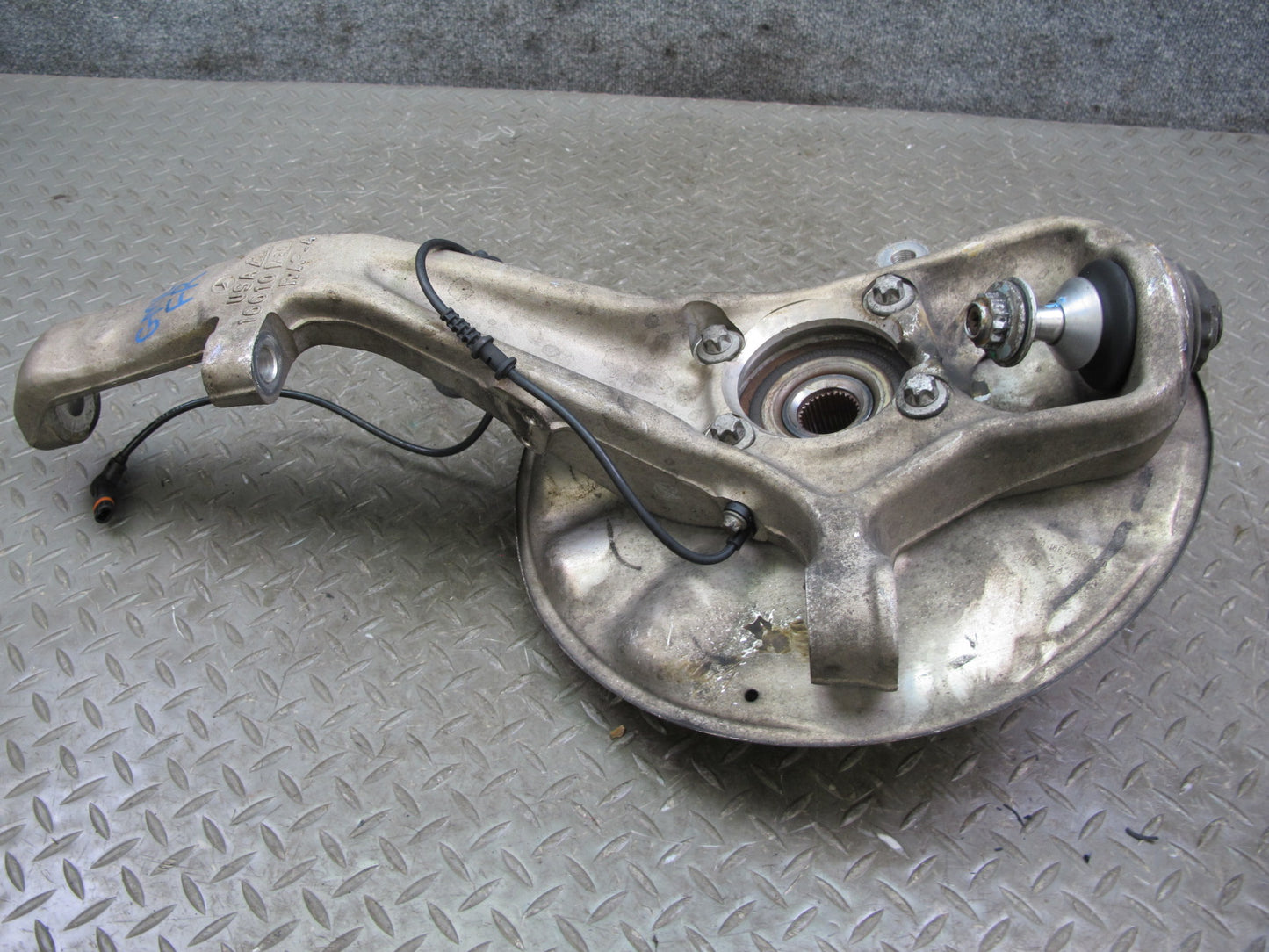 2012-2019 Mercedes W166 ML GLE Front Right Spindle Knuckle Wheel Hub Bearing
