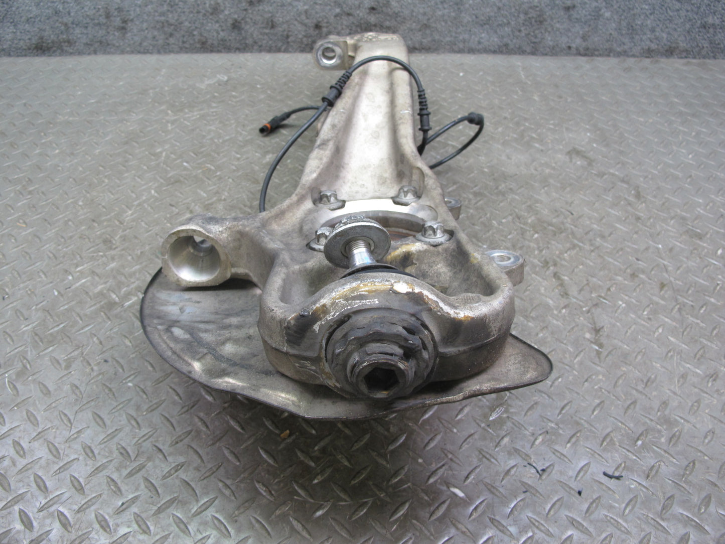 2012-2019 Mercedes W166 ML GLE Front Right Spindle Knuckle Wheel Hub Bearing
