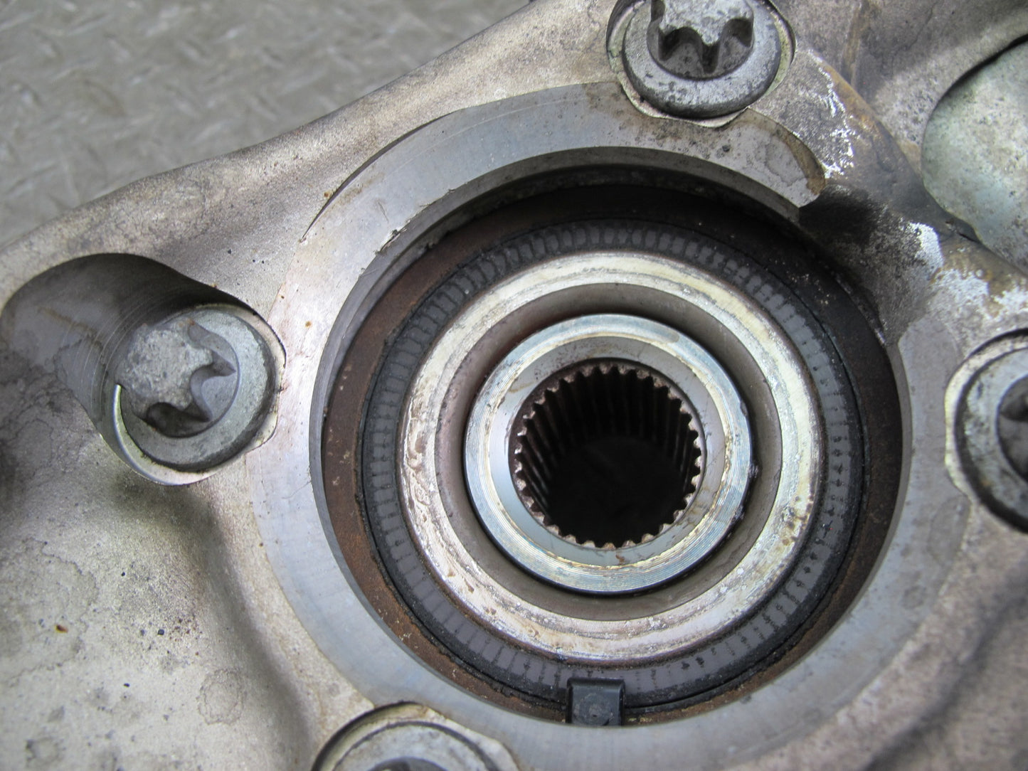2012-2019 Mercedes W166 ML GLE Front Right Spindle Knuckle Wheel Hub Bearing