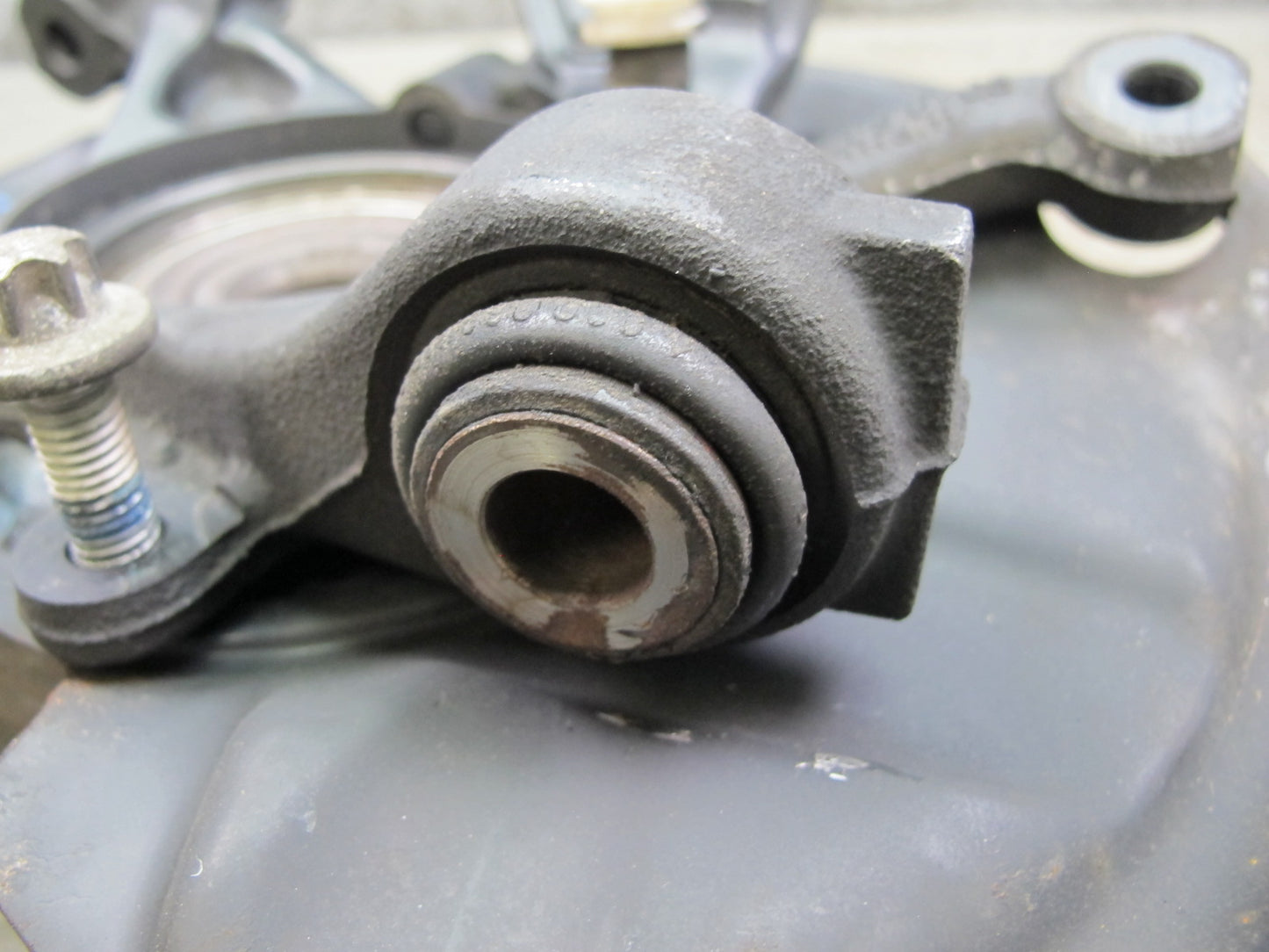 05-11 Mercedes R171 Slk-class Rear Left Spindle Knuckle Wheel Hub Bearing OEM