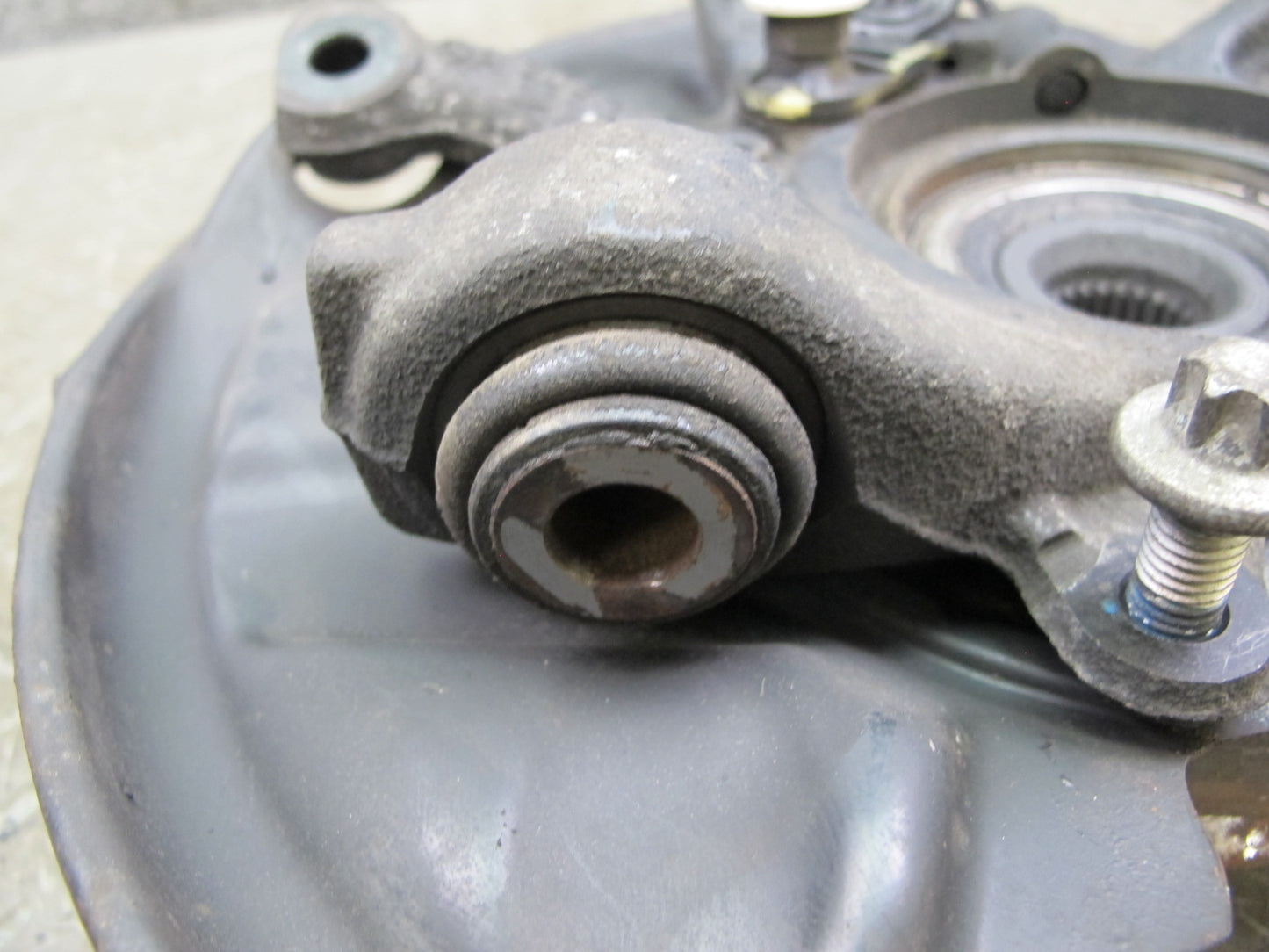 05-11 Mercedes R171 Slk-class Rear Right Spindle Knuckle Wheel Hub Bearing OEM