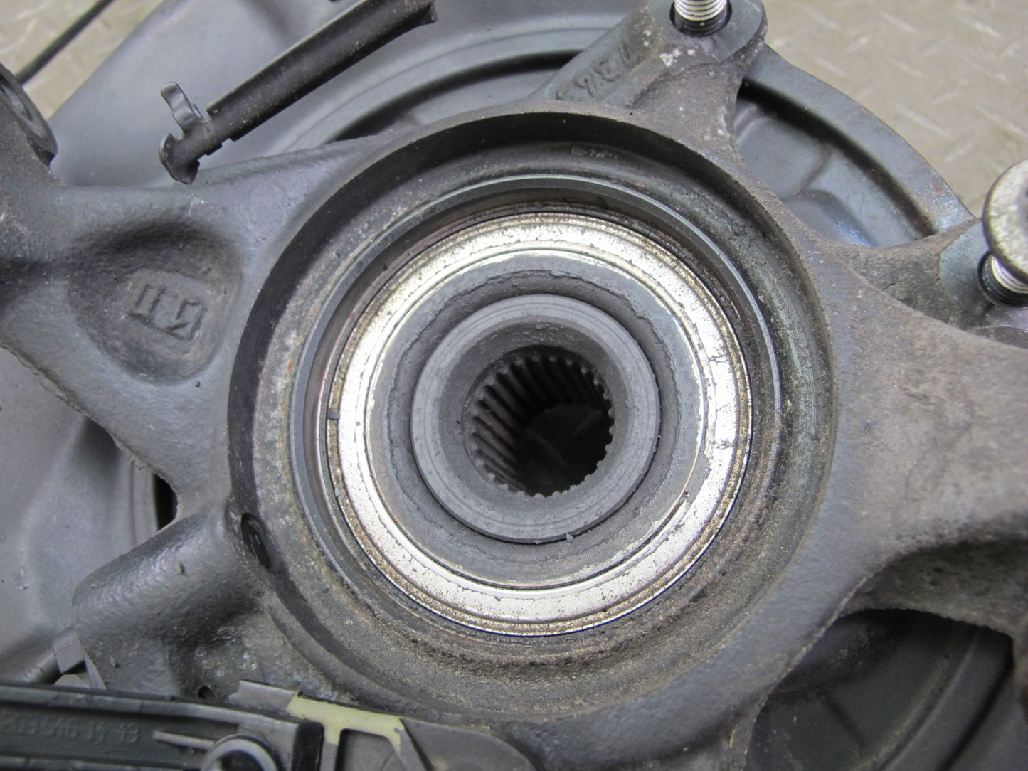 05-11 Mercedes R171 Slk-class Rear Right Spindle Knuckle Wheel Hub Bearing OEM
