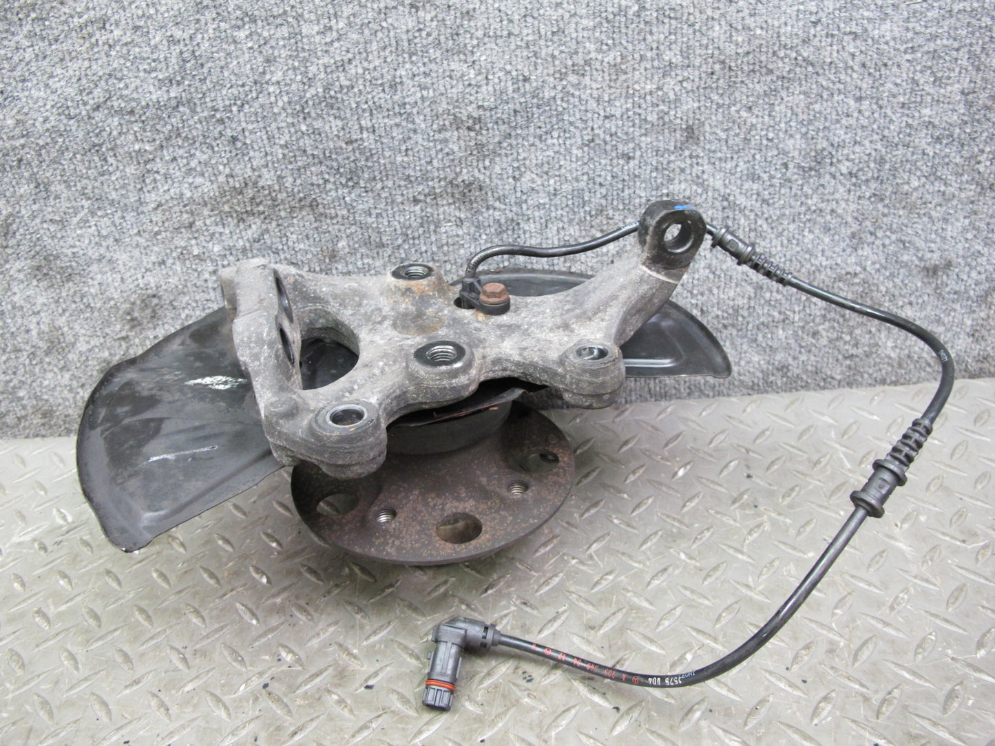 05-11 Mercedes R171 Slk-class Front Right Spindle Knuckle Wheel Hub Bearing OEM