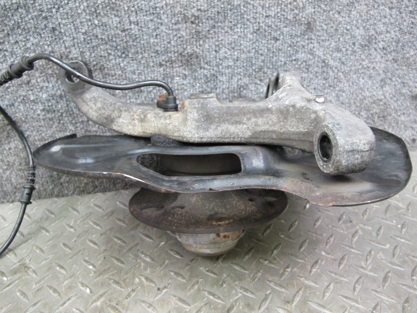 05-11 Mercedes R171 Slk-class Front Right Spindle Knuckle Wheel Hub Bearing OEM