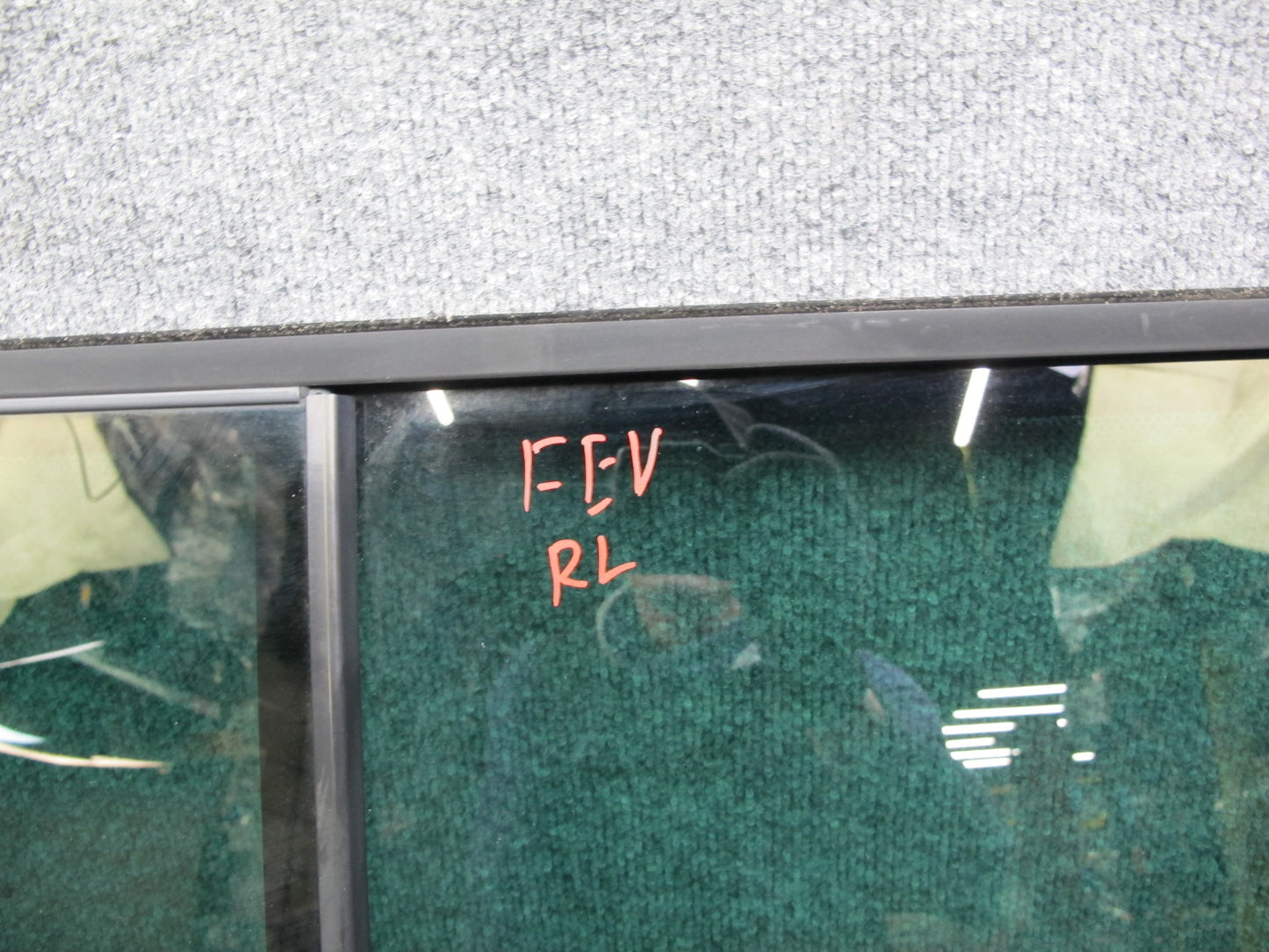01-03 VW Eurovan T4 Center Middle Left Movable Glass Window OEM