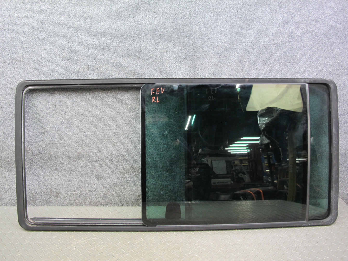 01-03 VW Eurovan T4 Center Middle Left Movable Glass Window OEM
