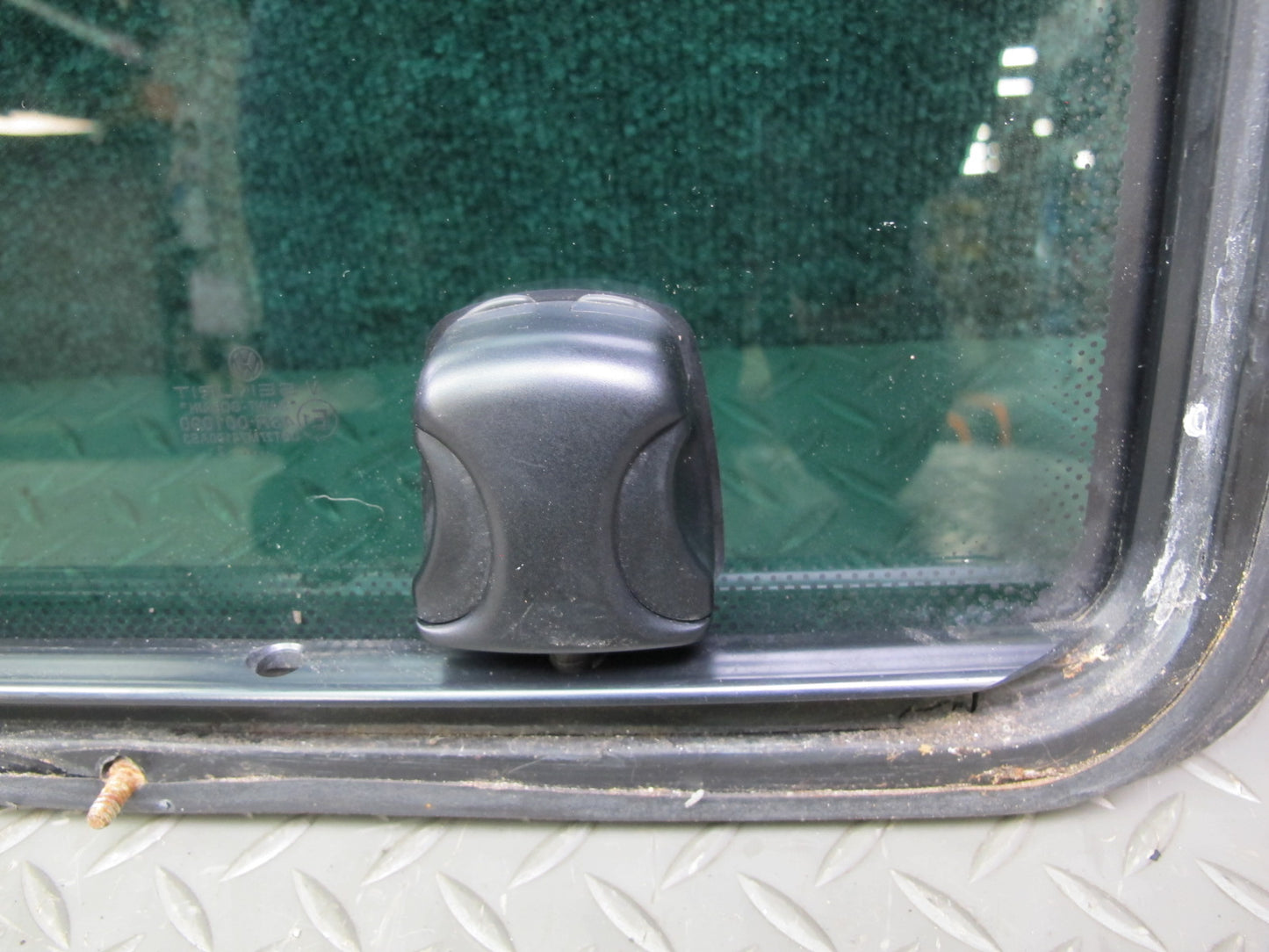01-03 VW Eurovan T4 Center Middle Left Movable Glass Window OEM