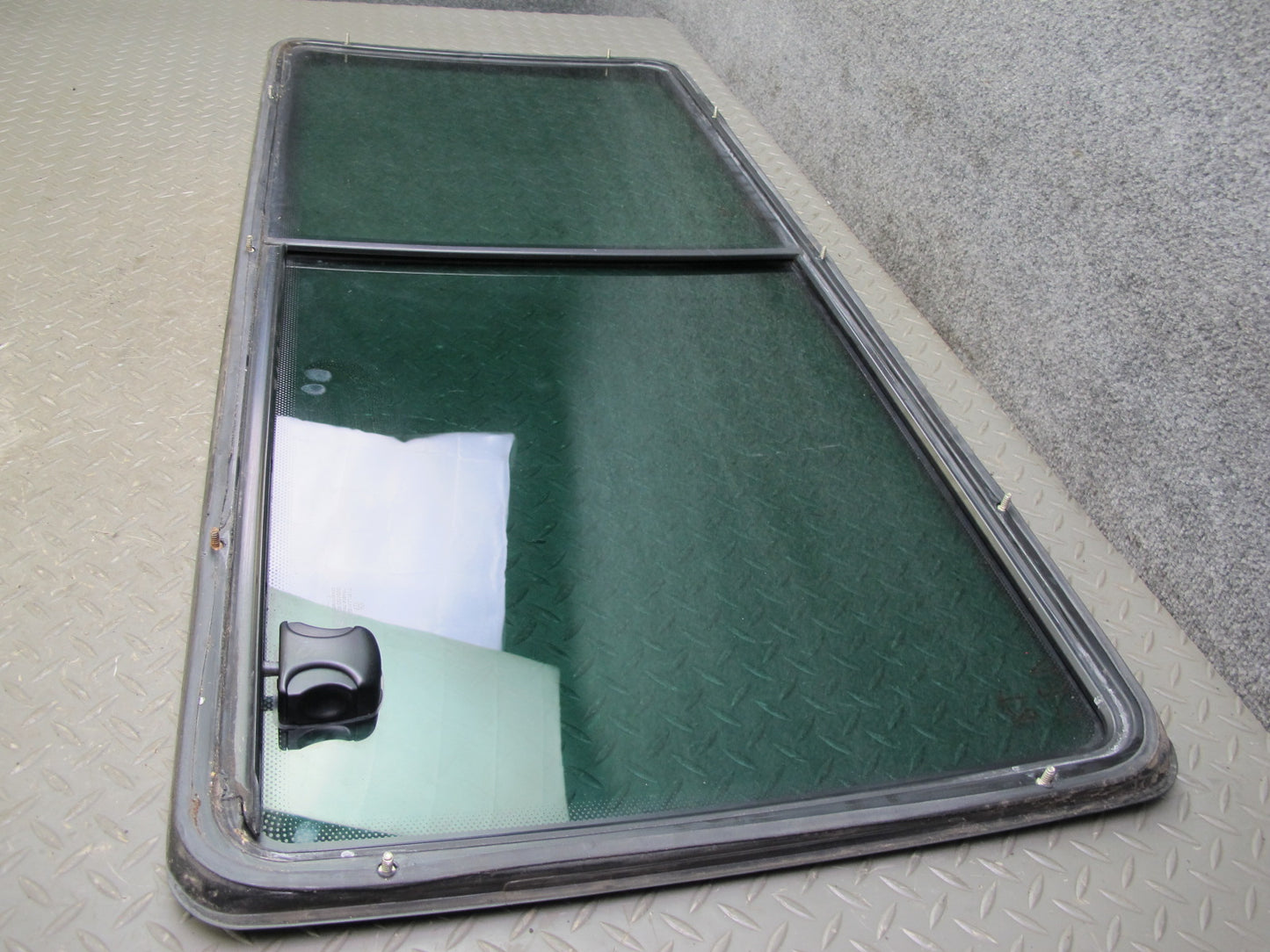 01-03 VW Eurovan T4 Center Middle Left Movable Glass Window OEM