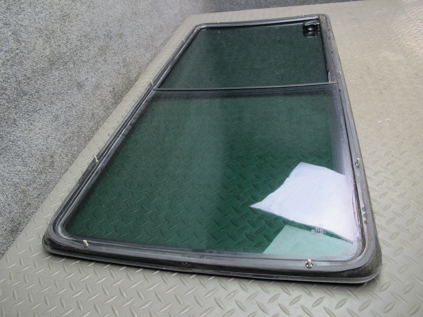01-03 VW Eurovan T4 Center Middle Left Movable Glass Window OEM