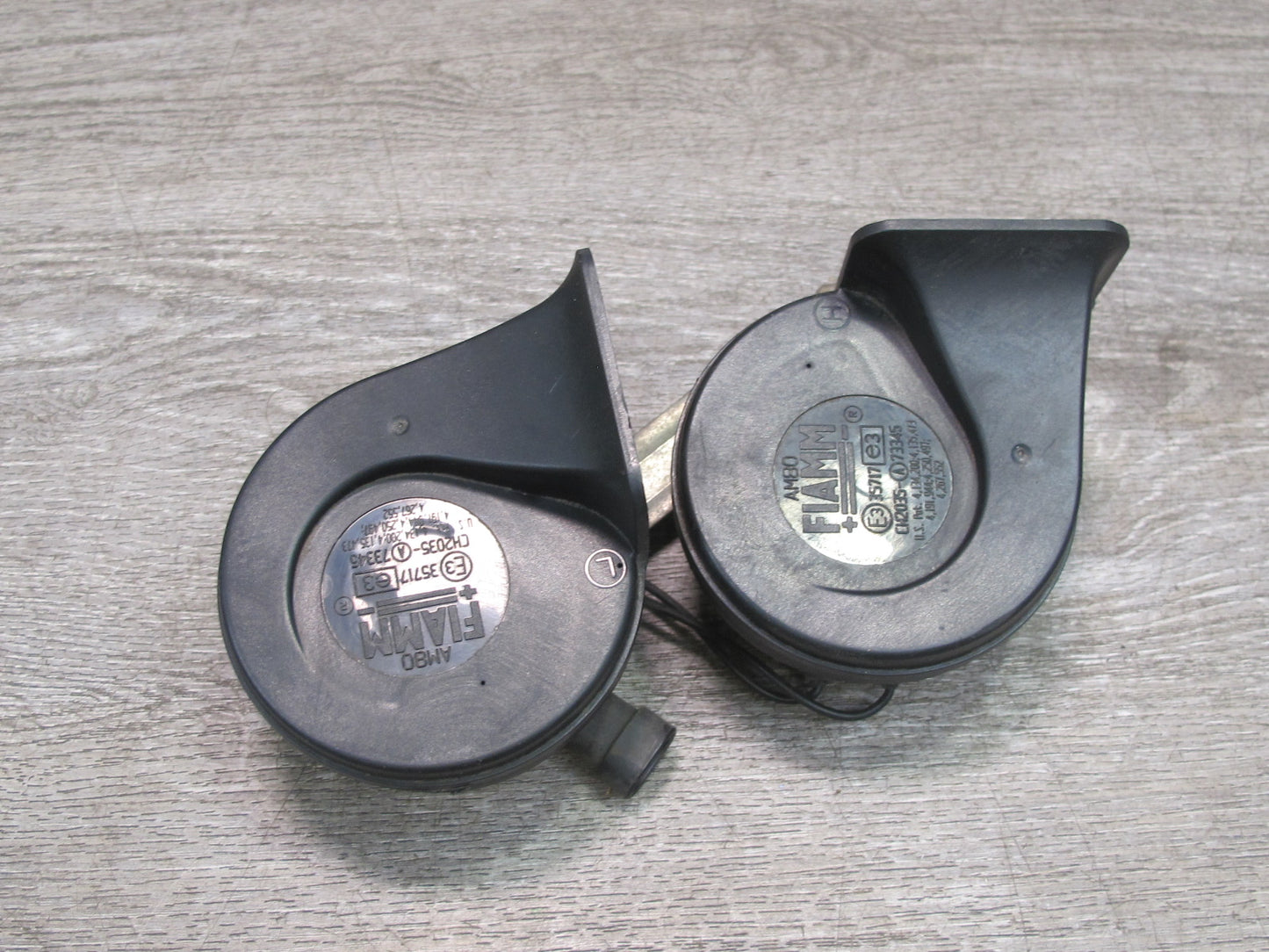 97-04 Chevrolet Corvette C5 High & Low Tone Note Horn Pitch Signal Set OEM
