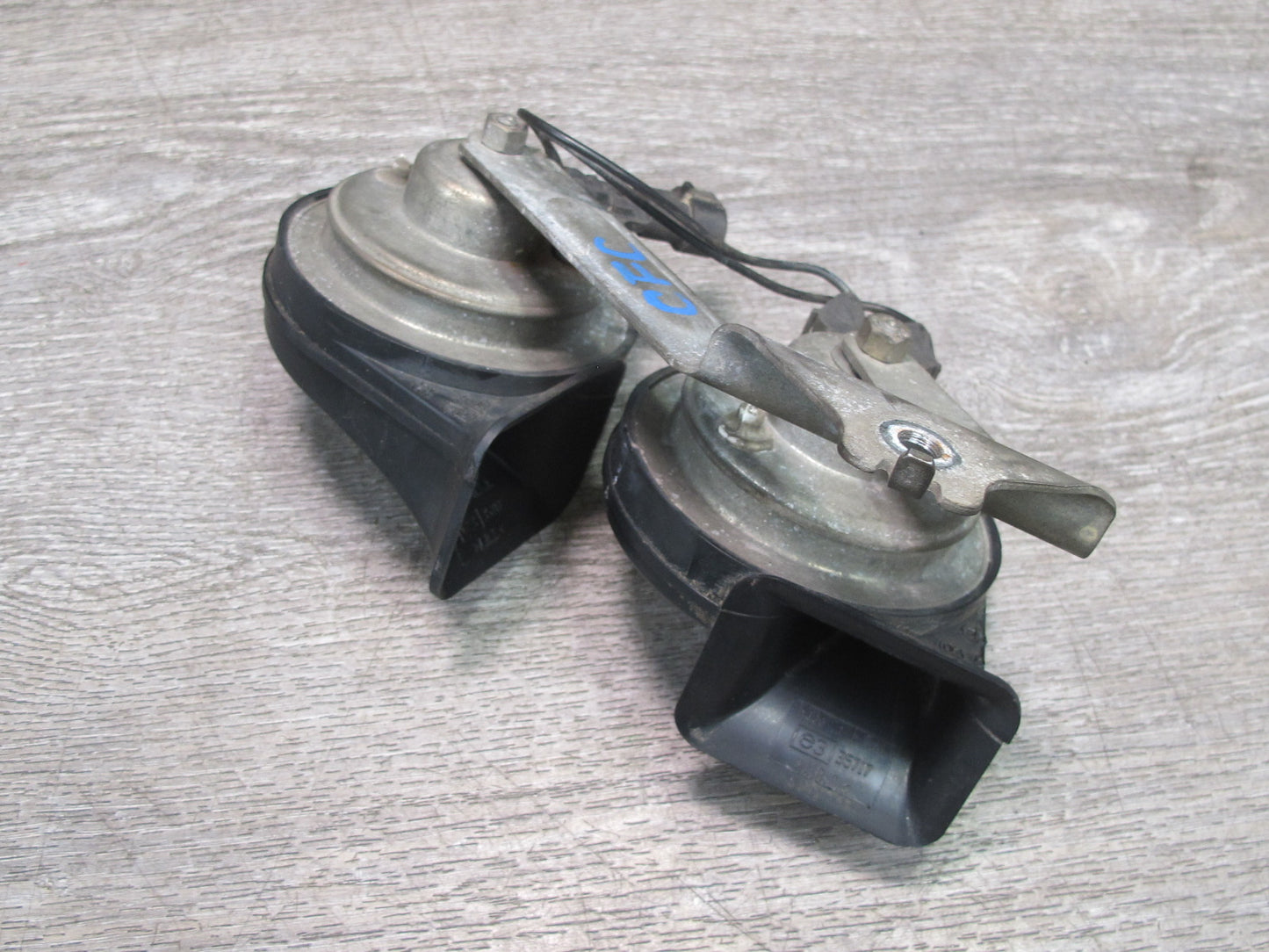 97-04 Chevrolet Corvette C5 High & Low Tone Note Horn Pitch Signal Set OEM