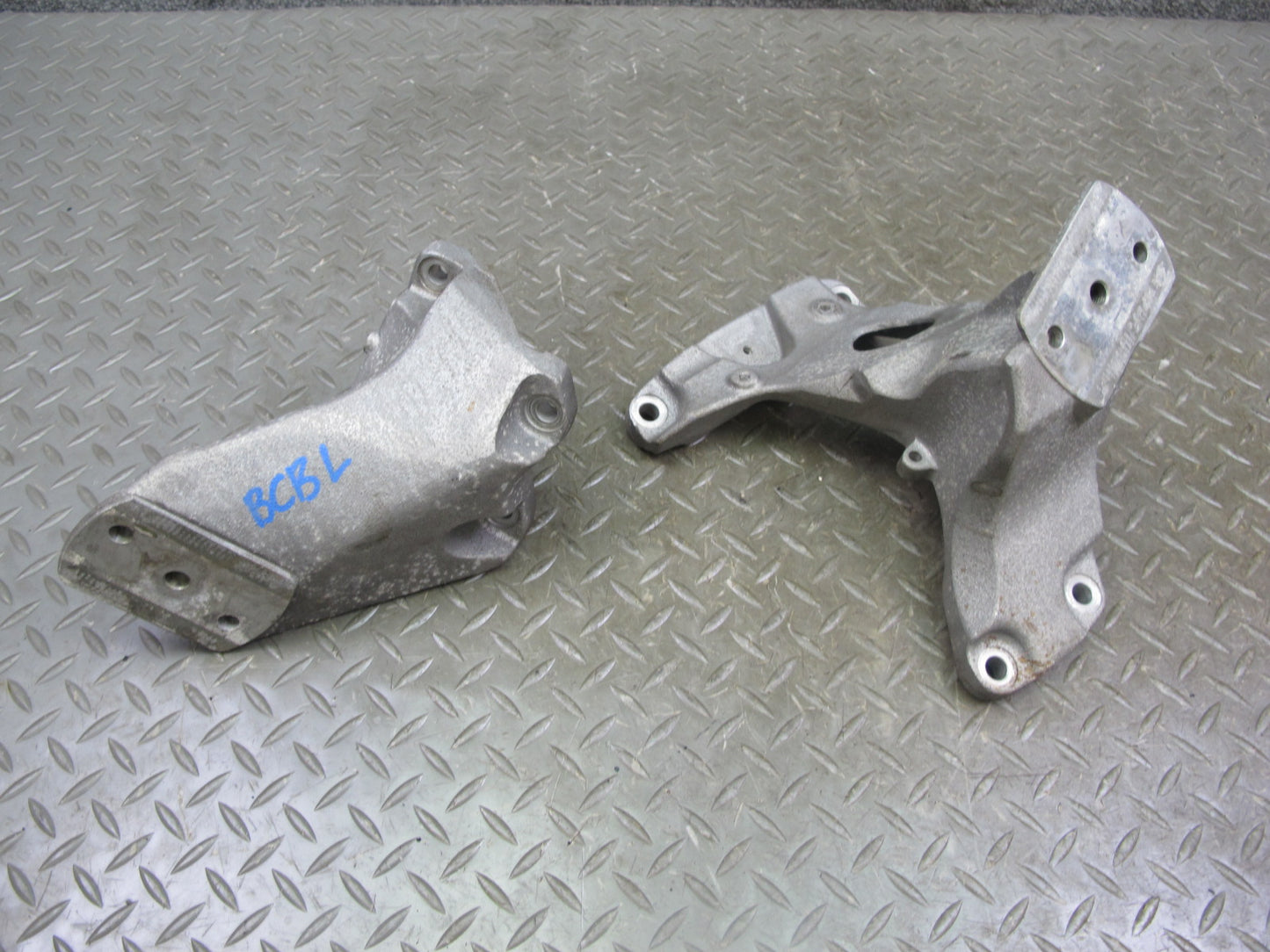 03-10 Bentley Continental 6.0L Left & Right Engine Mount Bracket Set of 2