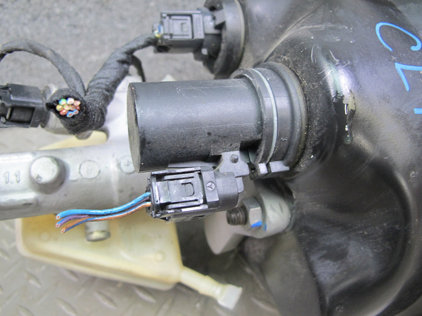 05-11 Mercedes R171 SLK350 SLK55 Brake Master Cylinder Booster Reservoir OEM