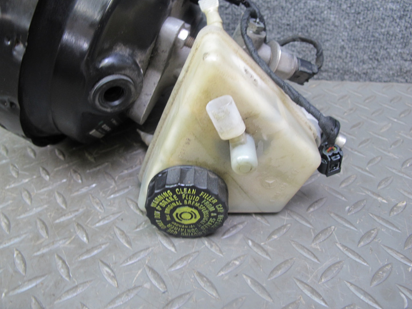 05-11 Mercedes R171 SLK350 SLK55 Brake Master Cylinder Booster Reservoir OEM