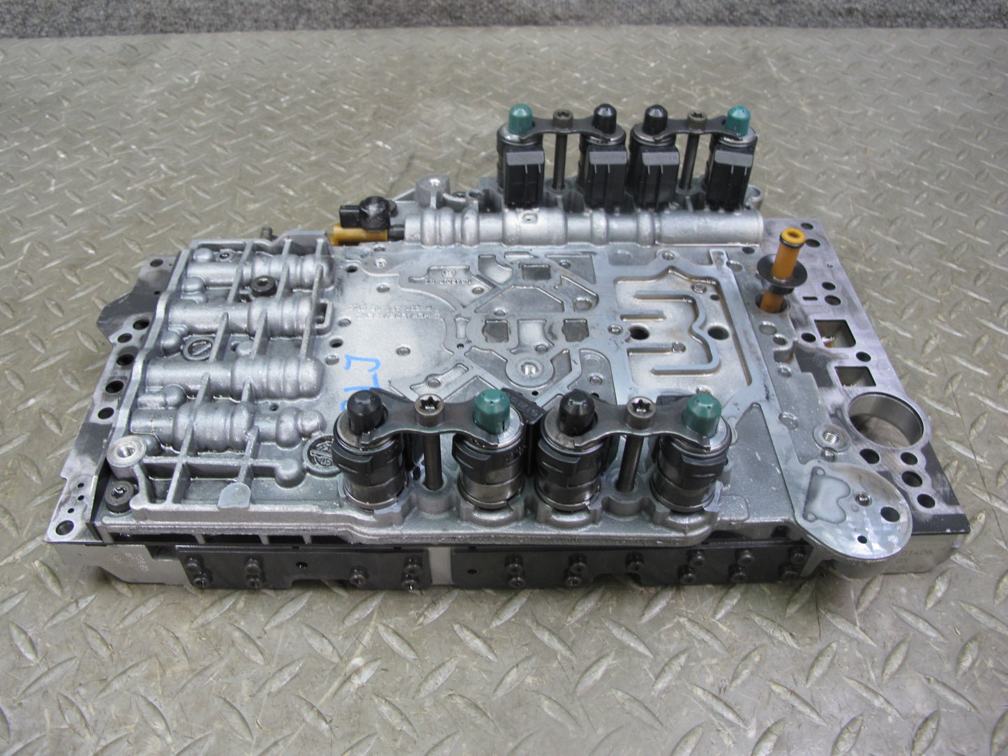 2006 Mercedes R230 722.9 Transmission Valve Body Mechatronic 2202770801 OEM