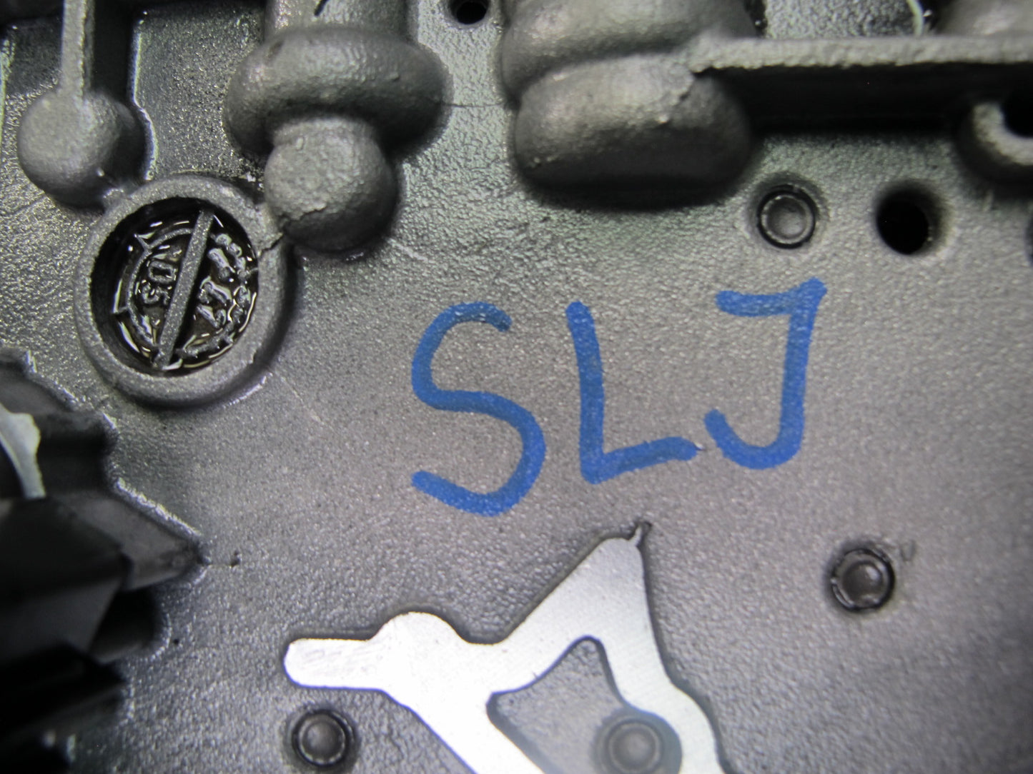 2006 Mercedes R230 722.9 Transmission Valve Body Mechatronic 2202770801 OEM