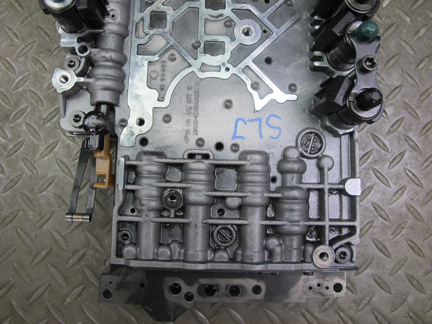 2006 Mercedes R230 722.9 Transmission Valve Body Mechatronic 2202770801 OEM