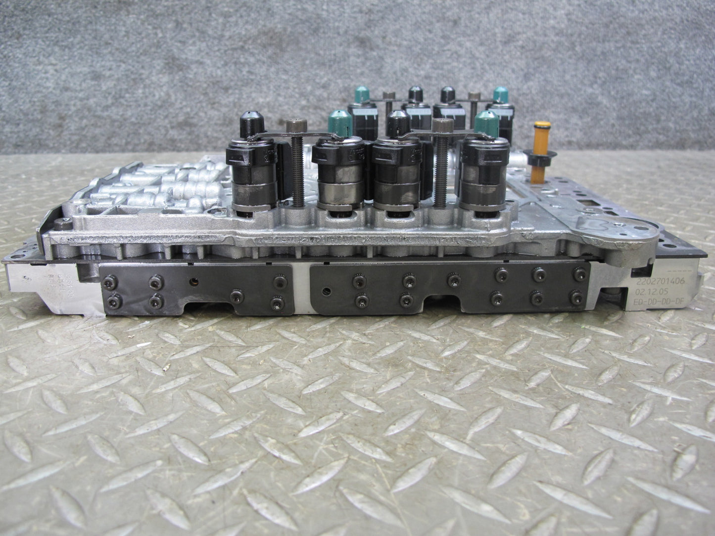 2006 Mercedes R230 722.9 Transmission Valve Body Mechatronic 2202770801 OEM