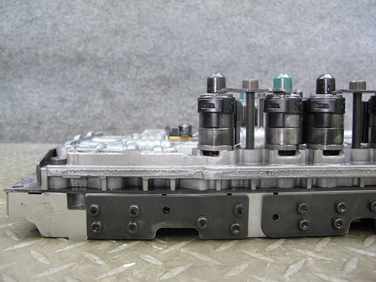2006 Mercedes R230 722.9 Transmission Valve Body Mechatronic 2202770801 OEM
