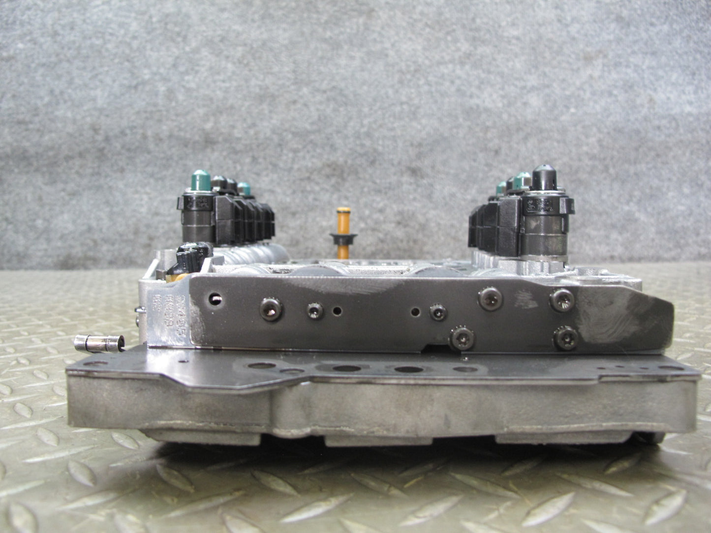 2006 Mercedes R230 722.9 Transmission Valve Body Mechatronic 2202770801 OEM