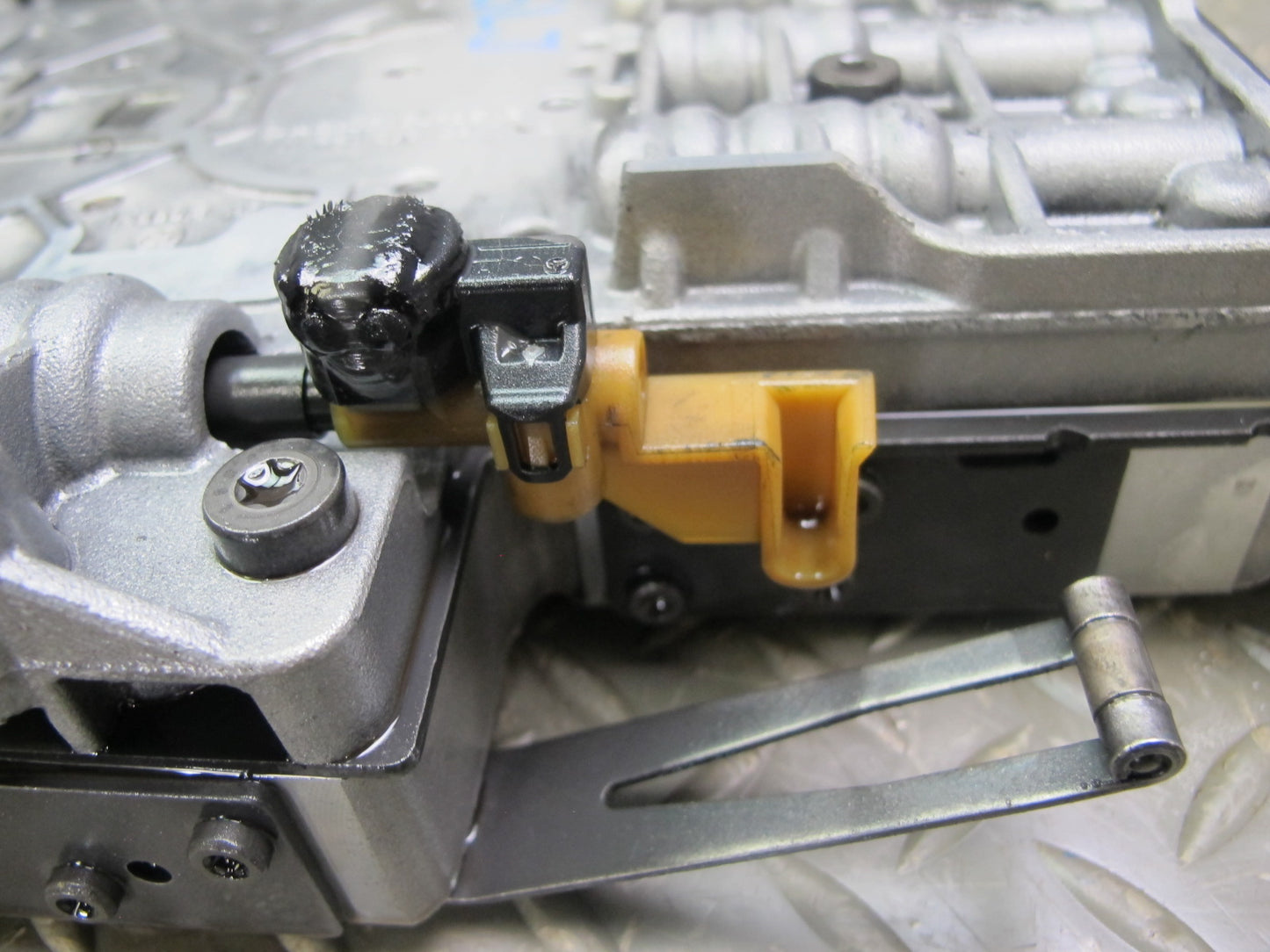 2006 Mercedes R230 722.9 Transmission Valve Body Mechatronic 2202770801 OEM