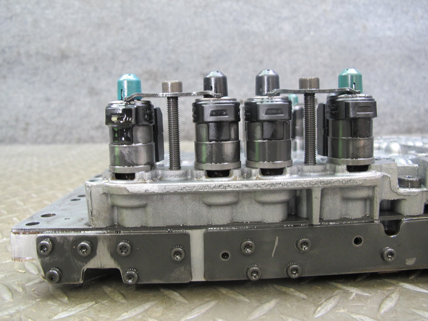 2006 Mercedes R230 722.9 Transmission Valve Body Mechatronic 2202770801 OEM