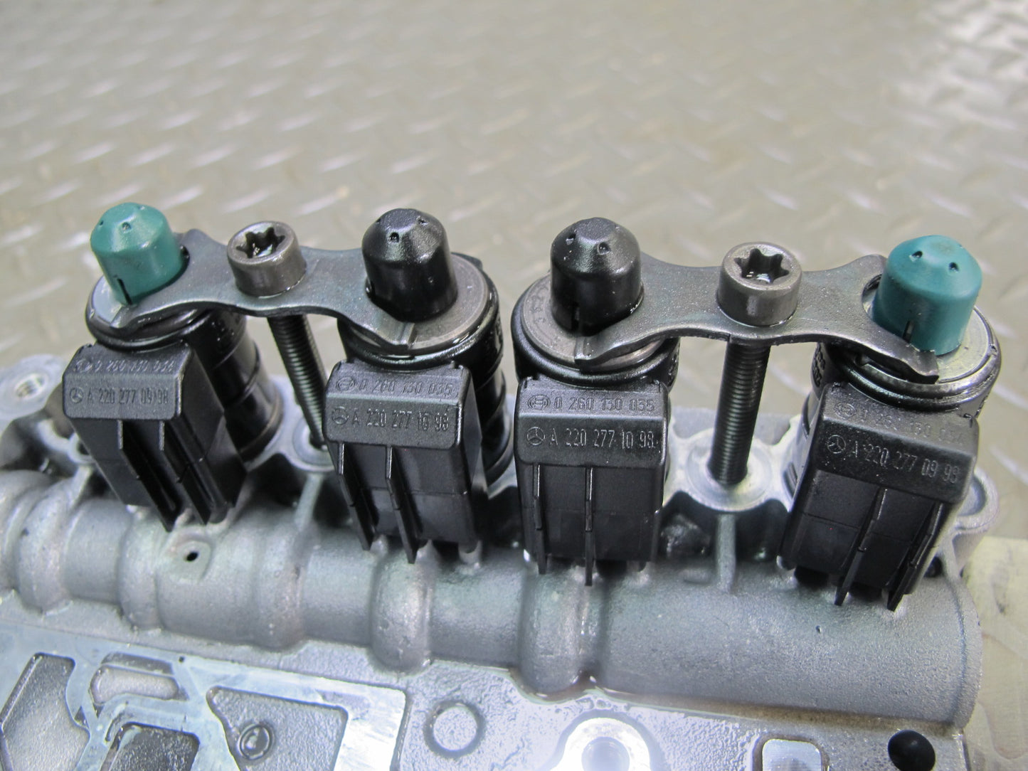 2006 Mercedes R230 722.9 Transmission Valve Body Mechatronic 2202770801 OEM