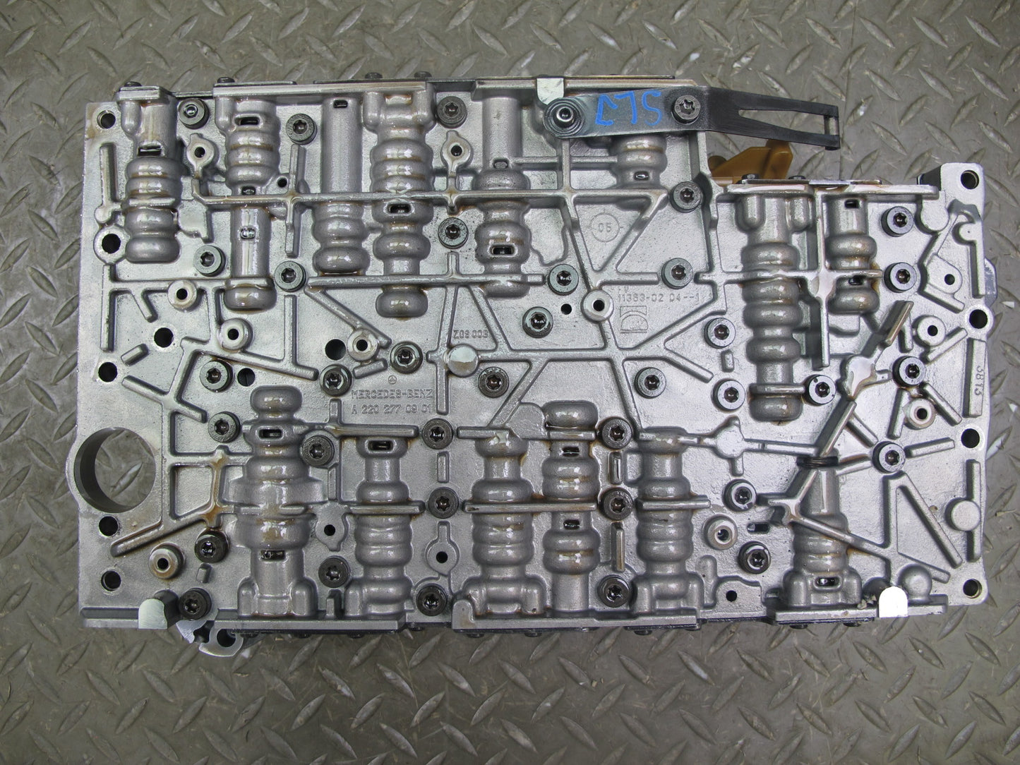 2006 Mercedes R230 722.9 Transmission Valve Body Mechatronic 2202770801 OEM