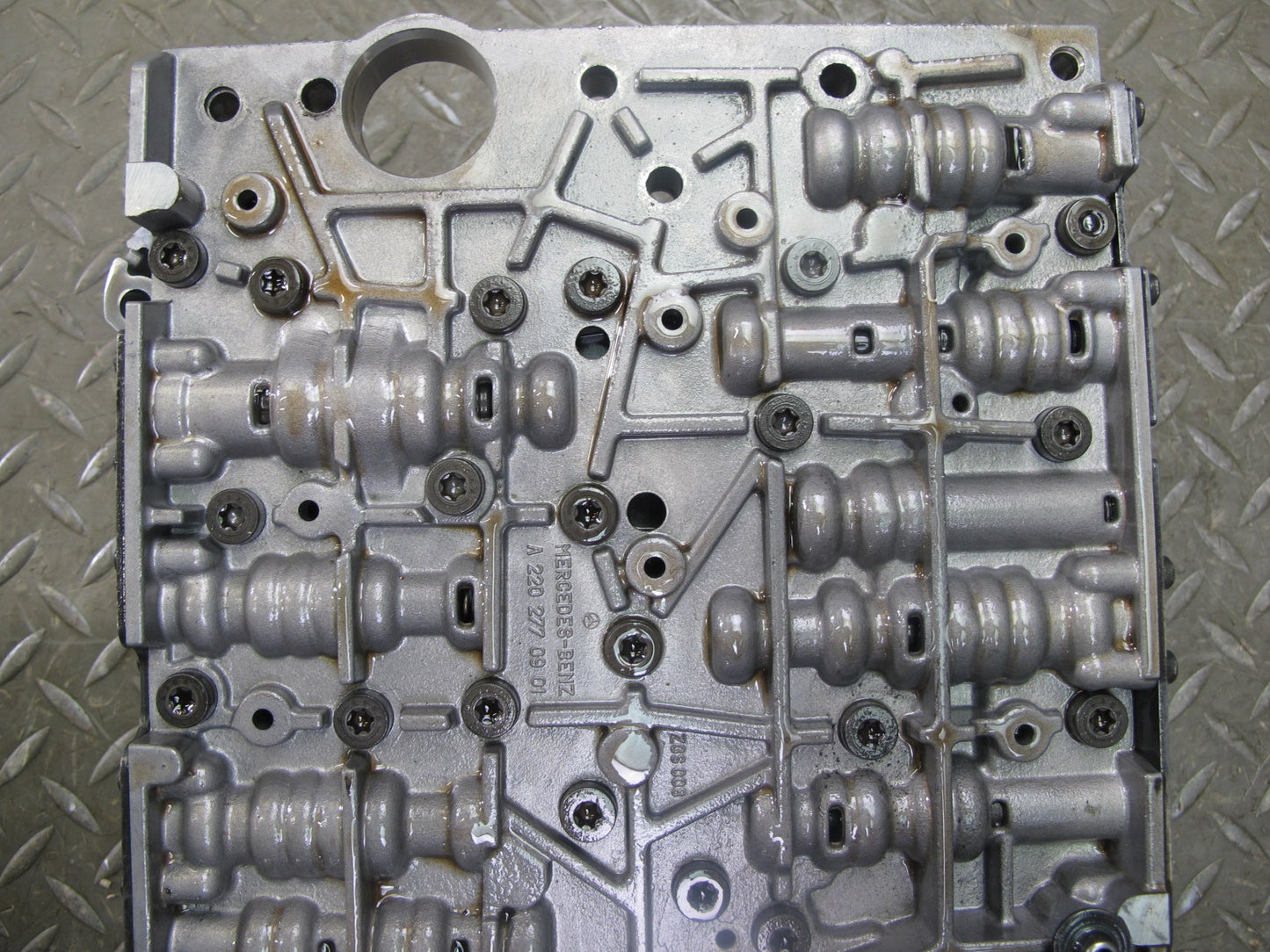 2006 Mercedes R230 722.9 Transmission Valve Body Mechatronic 2202770801 OEM
