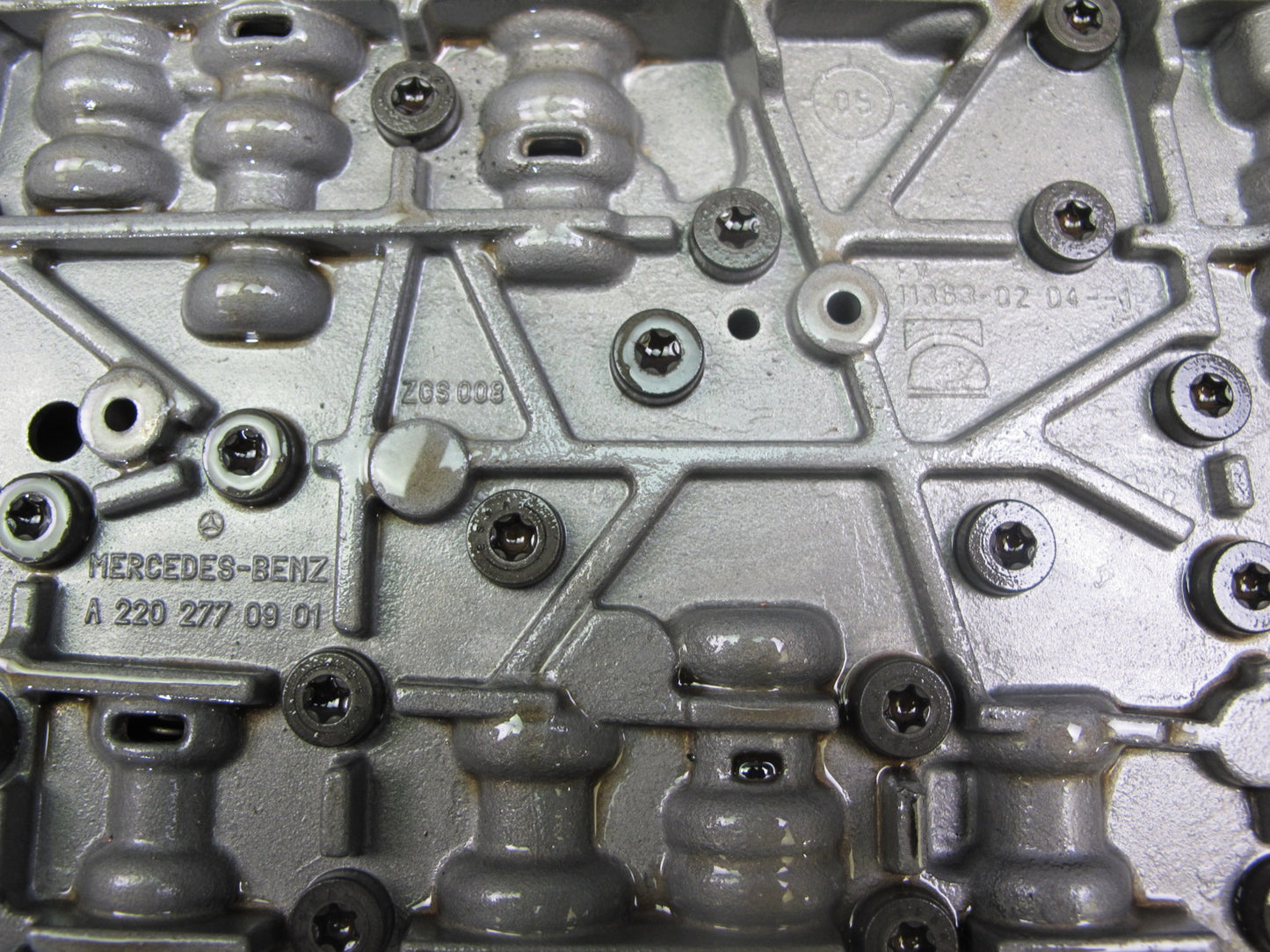 2006 Mercedes R230 722.9 Transmission Valve Body Mechatronic 2202770801 OEM