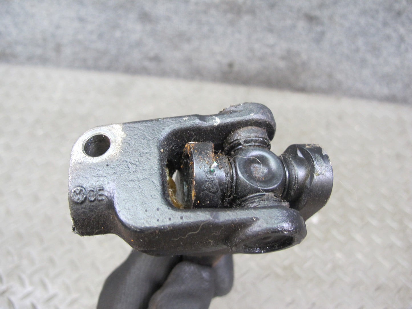 99-03 VW Eurovan T4 Steering Column Upper Linkage U Joint Shaft OEM