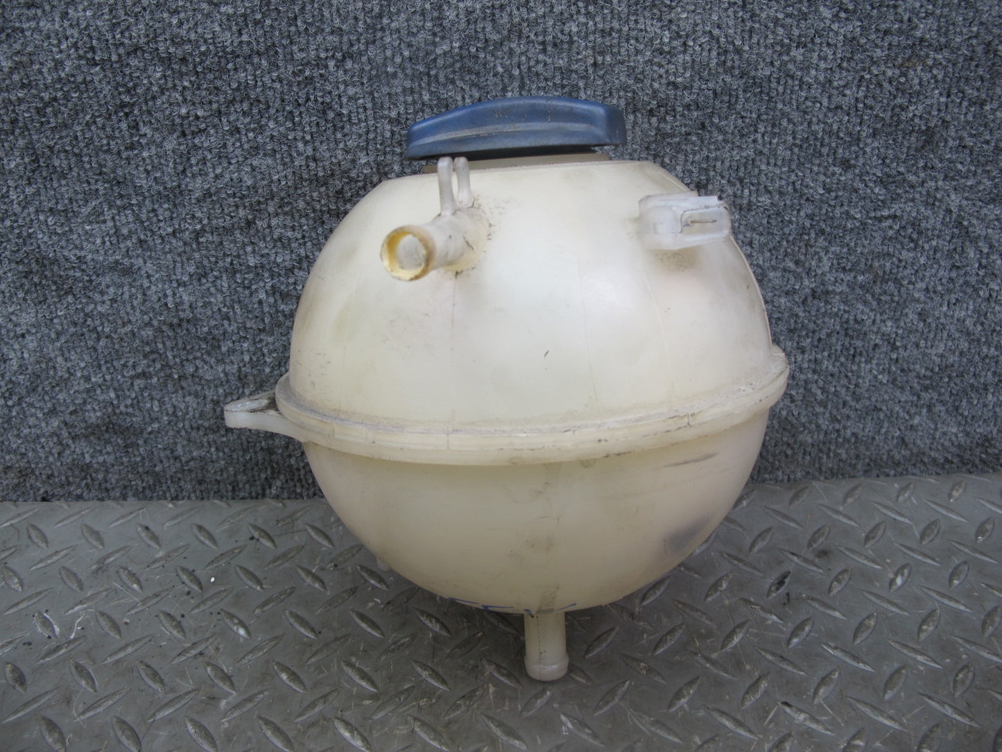 99-03 VW Eurovan T4 Engine Coolant Expansion Overflow Reservoir Tank OEM