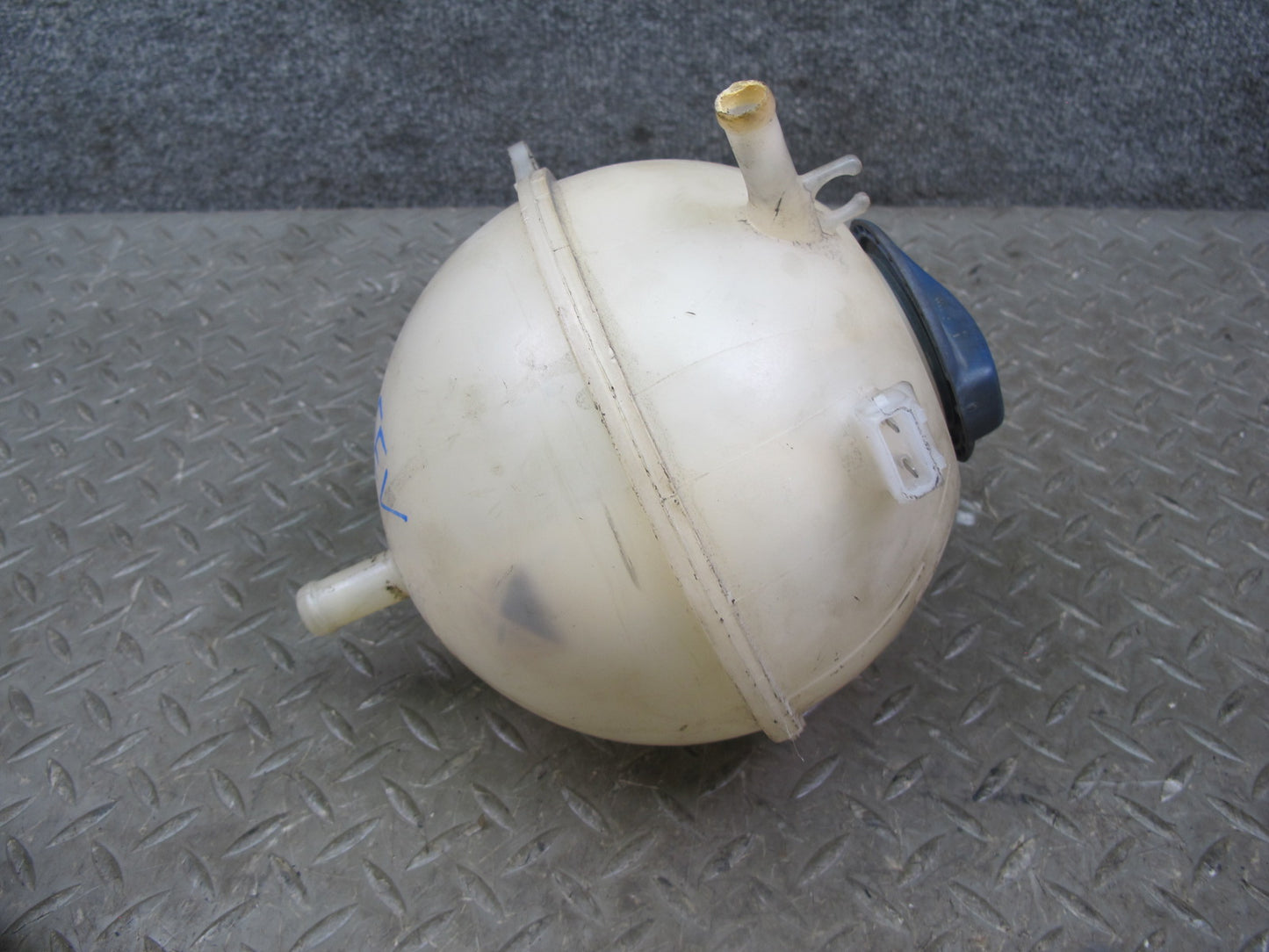 99-03 VW Eurovan T4 Engine Coolant Expansion Overflow Reservoir Tank OEM